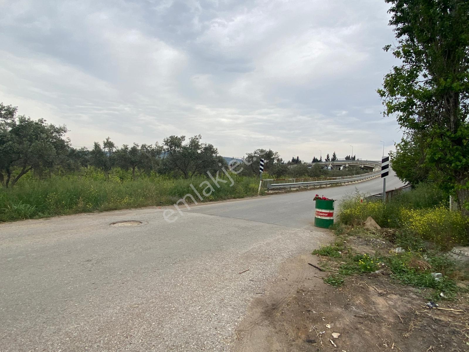 Menderes Altıntepe Mah.de Tek Tapulu 3664m2 İçerisinde Hazır Evi Olan Süper Satılık Bağ Bahçe(tarla) - Görsel 3