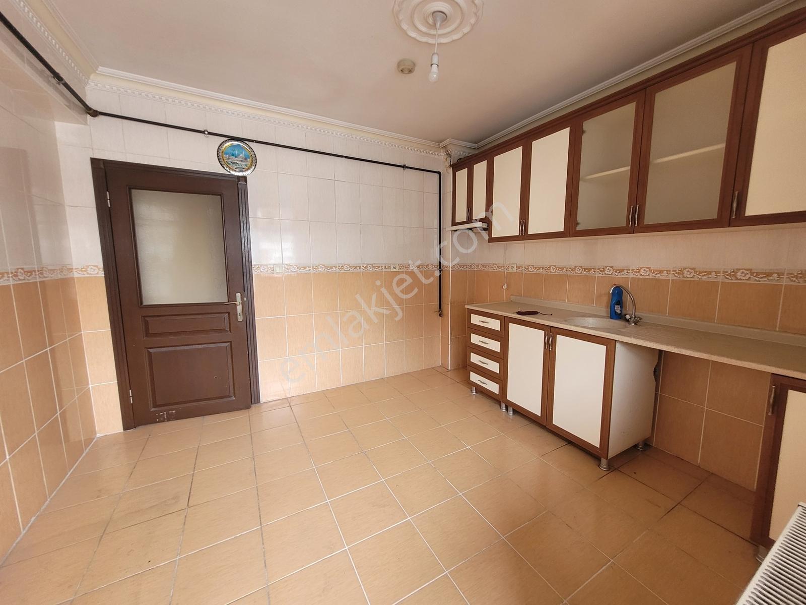 Ayvalı'nın En Merkezi Yerinde Şehir Manzaralı 4 Oda 1 Salon !!! - Görsel 6