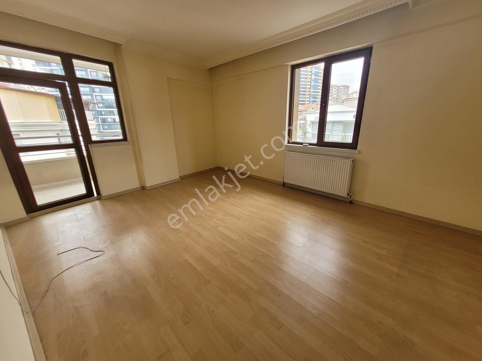 Ayvalı'nın En Merkezi Yerinde Şehir Manzaralı 4 Oda 1 Salon !!! - Görsel 13
