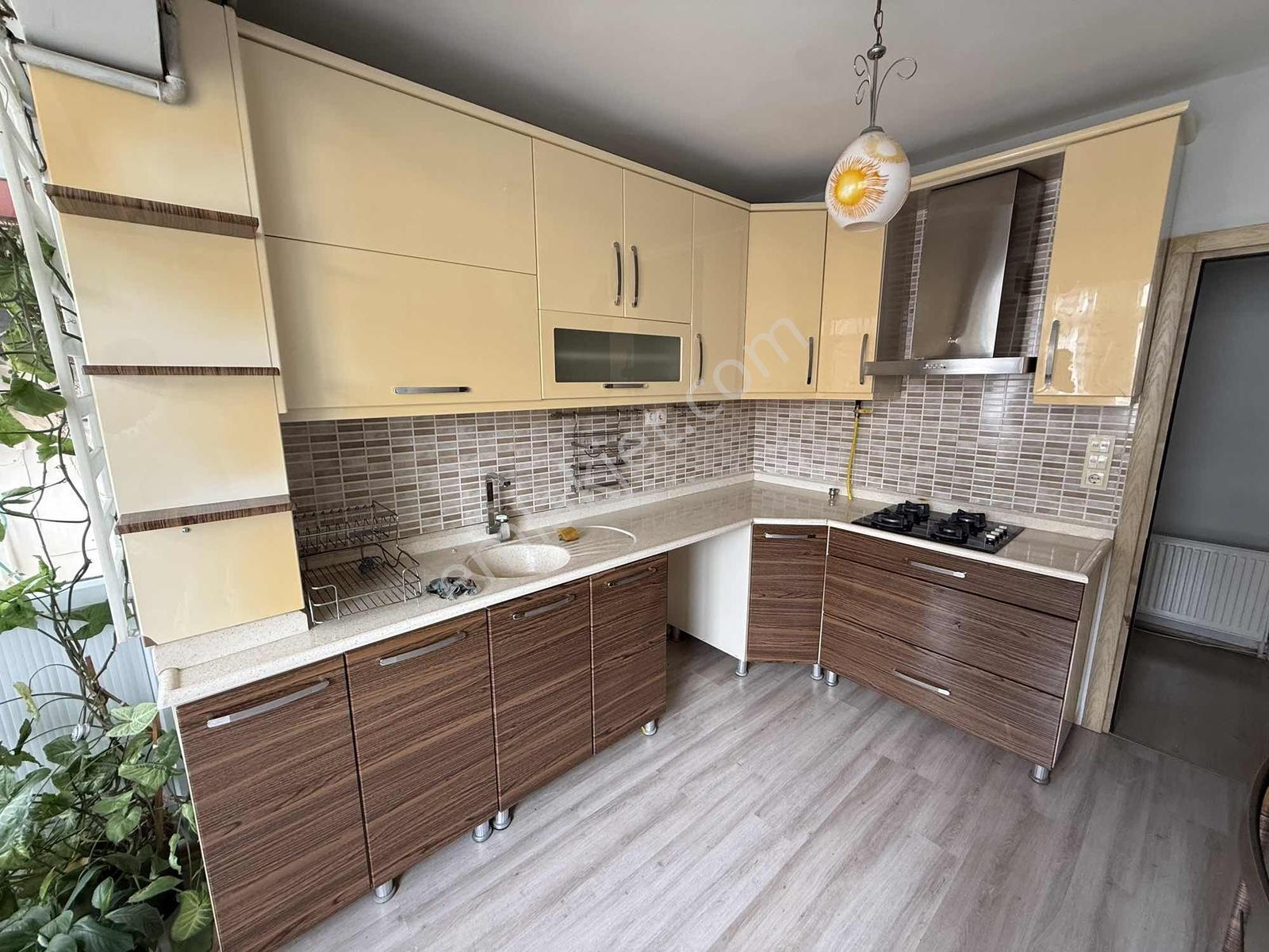 İstanbul Caddesinde Asansörlü 3+1 Arakat Daire