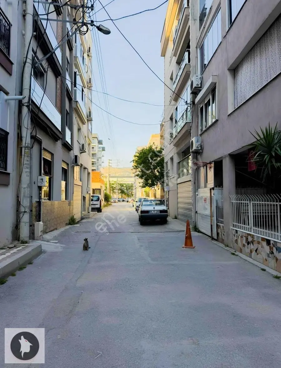 Karşıyaka Şemiklerde Satılık Daire 2+1 Kapalı Mutfak Geniş 85 Mt - Görsel 3