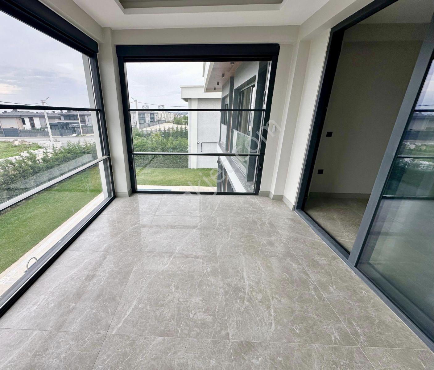 Önerler'de Göl Manzaralı Müstakil Satılık Villa - Görsel 16
