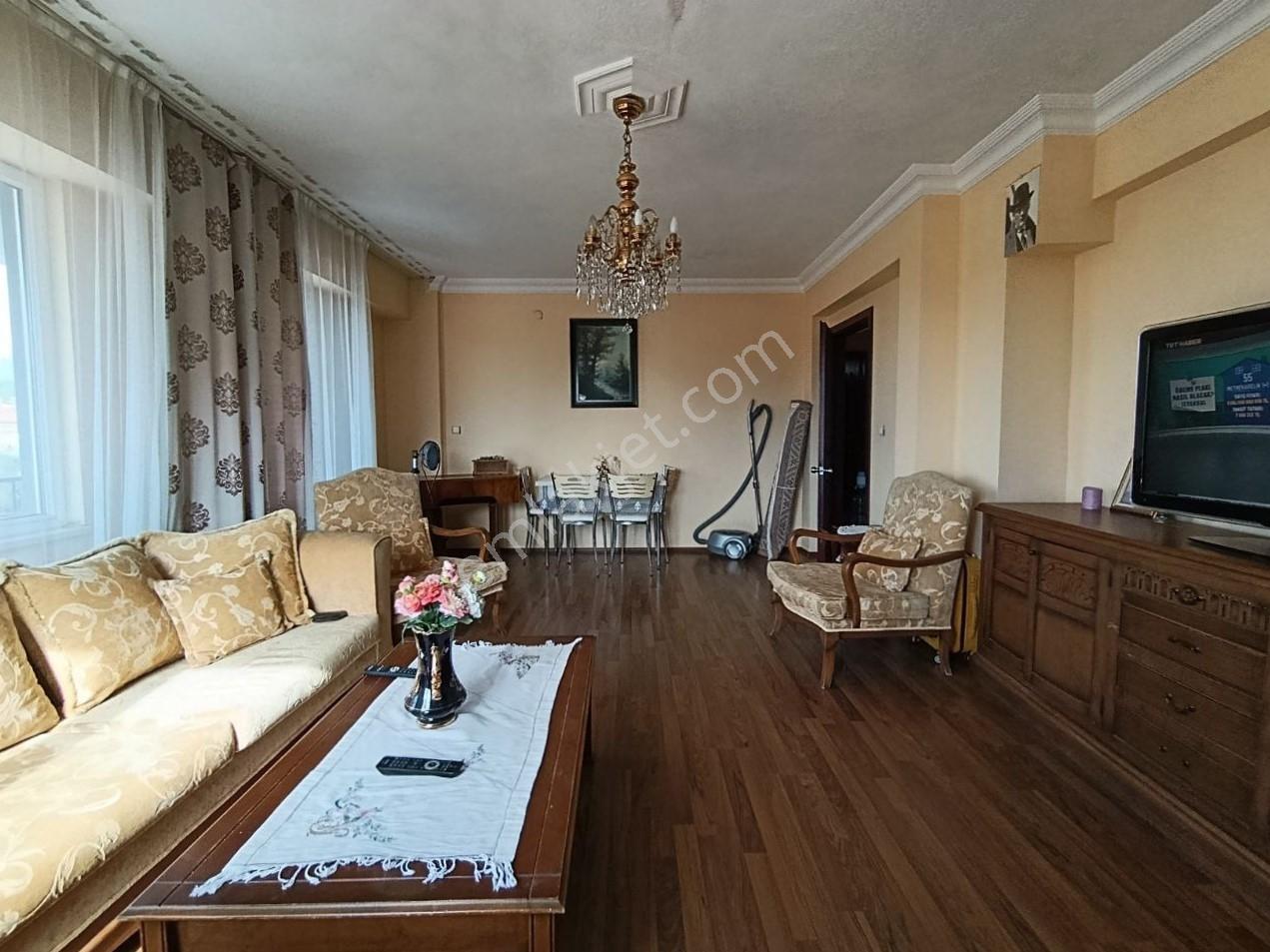 Yetkili-akçayda Ayrı Mutfaklı İki Wcli Ön Cephe 3+1 Eşyalı Daire