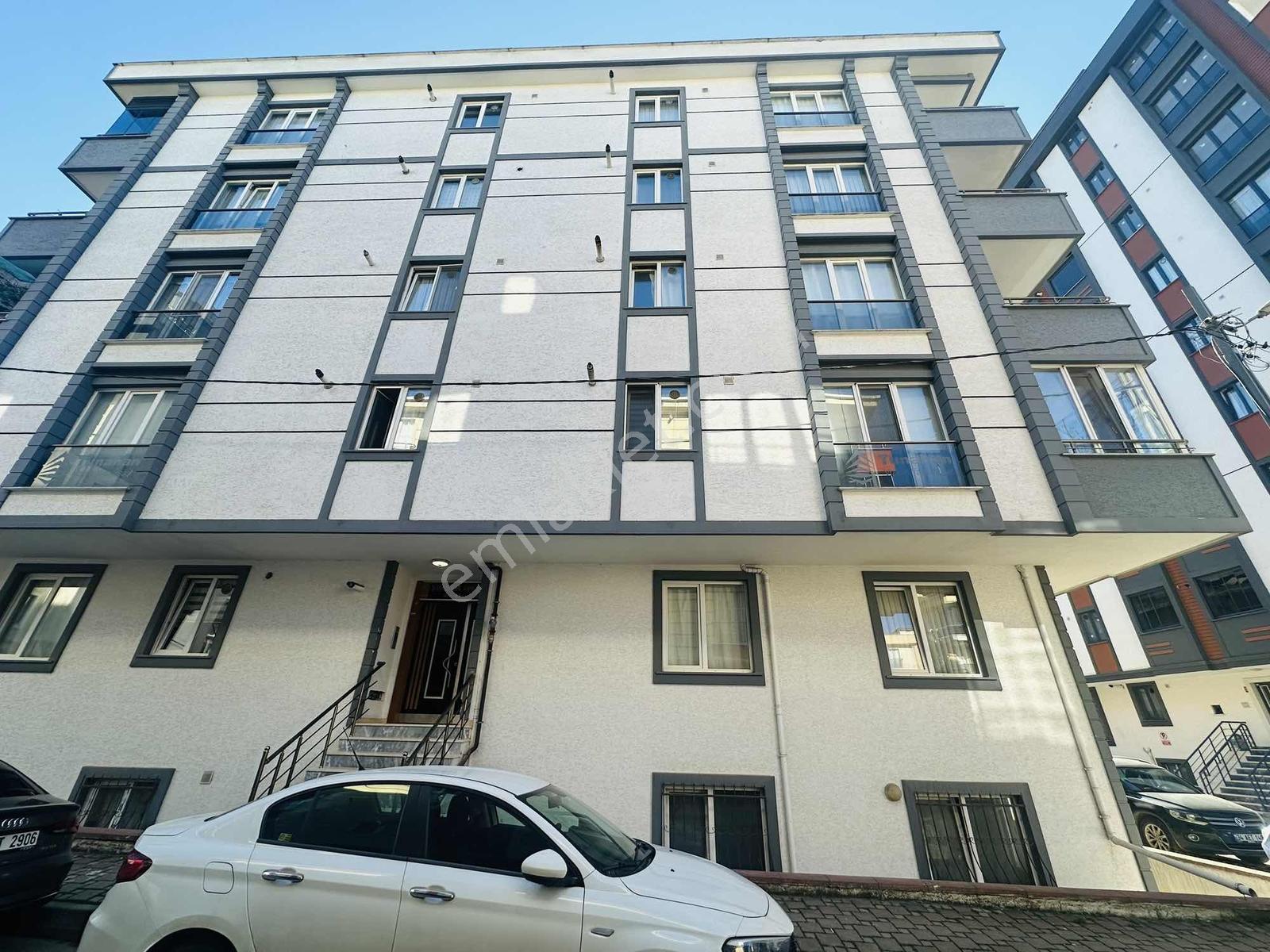 Çekmeköy Cumhuriyet Mah. Ormanköye Komşu Satılık 1+1 Geniş Daire