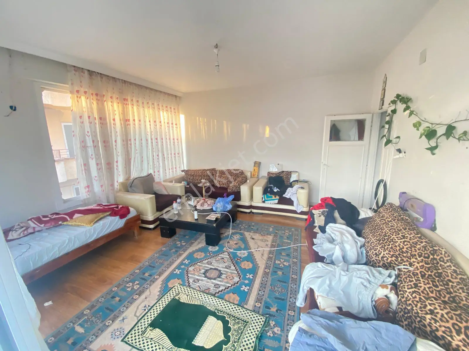 Prestij'den İnönü'de Ayrı Mutfak Geniş Oturumlu Temiz 2+1 Daire