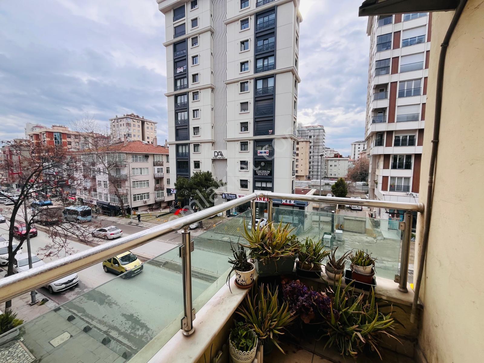 Lf İmaj Bostancı Minibüs Caddesi Üzerinde Balkonlu Geniş 2+1 - Görsel 25