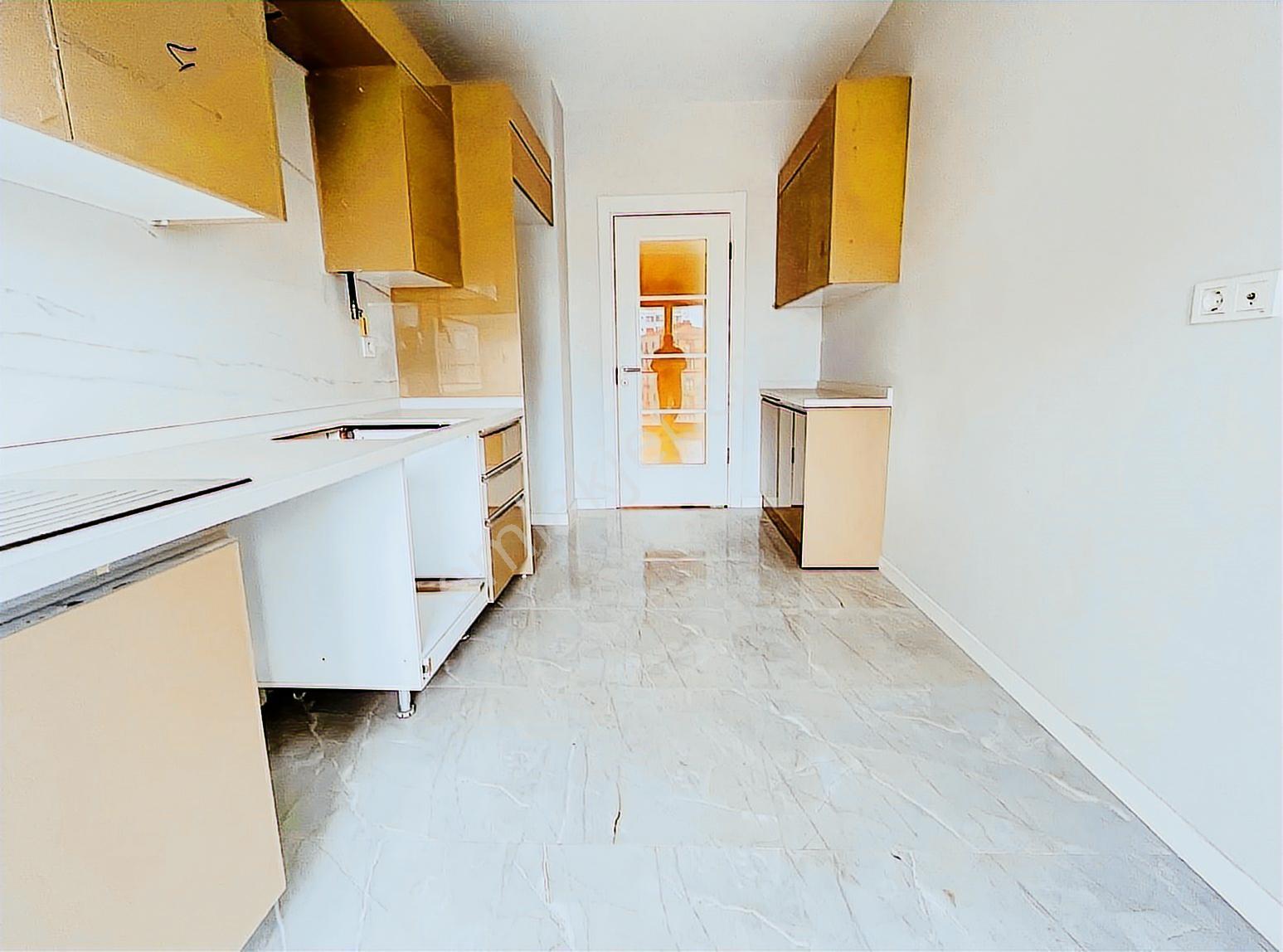 Lf İmaj Bostancı Şenesenevlerde Sıfır Bina 3+1 Balkonlu Boş Lüx