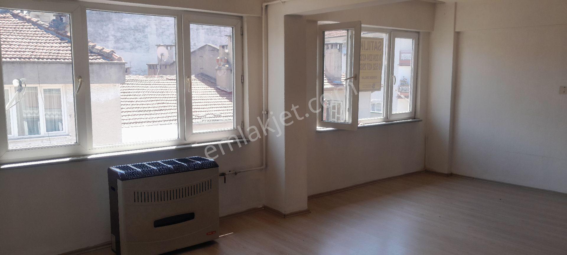 Manzaralı Balkonlu Sonkat D.gaz Sobalı Satılık Dairee - Görsel 8