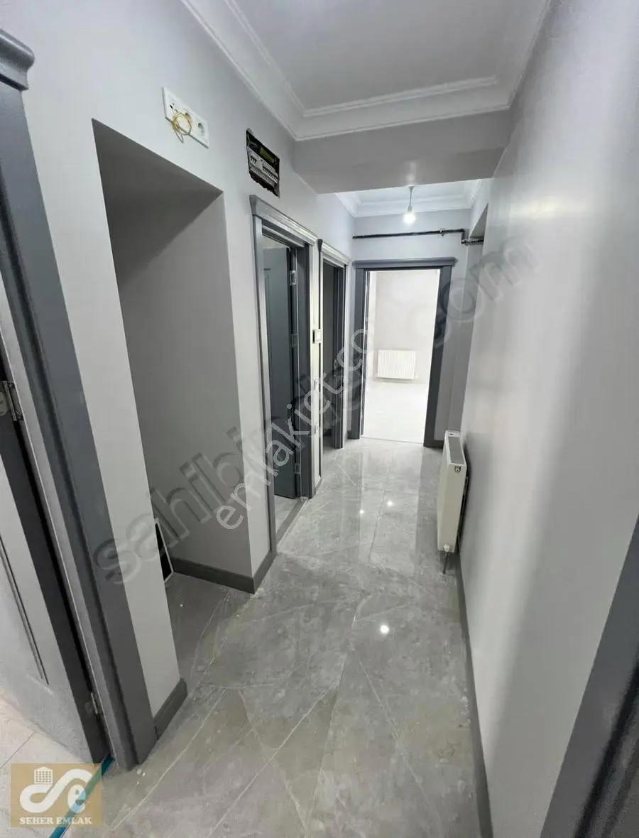Hürriyet Mahallesinde Sıfır Otoparklı Kiralık 2+1 Daire - Görsel 3