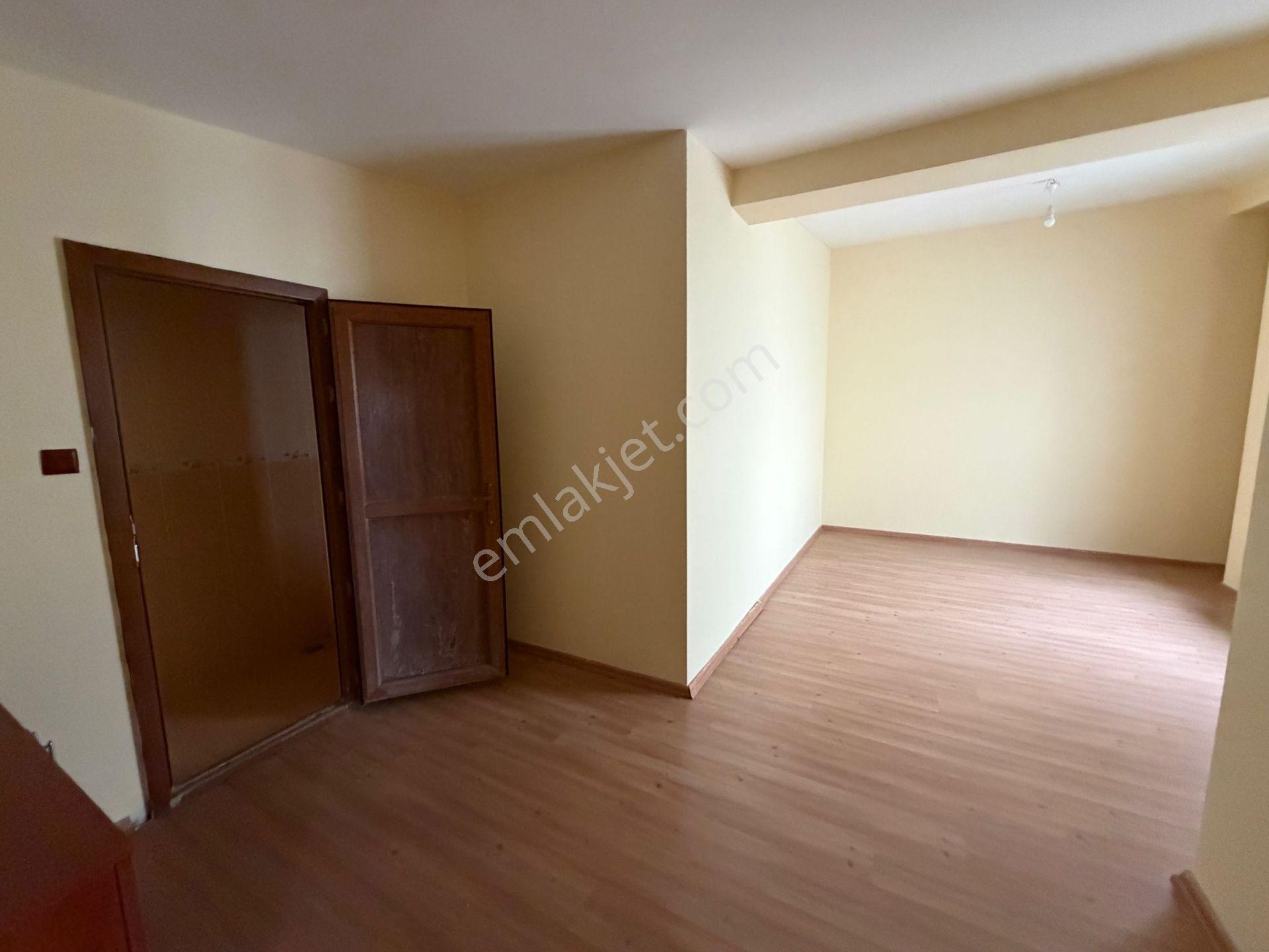 Kasımpaşa Mahallesinde Temiz 7+1 Kiralık Dubleks Daire - Görsel 11