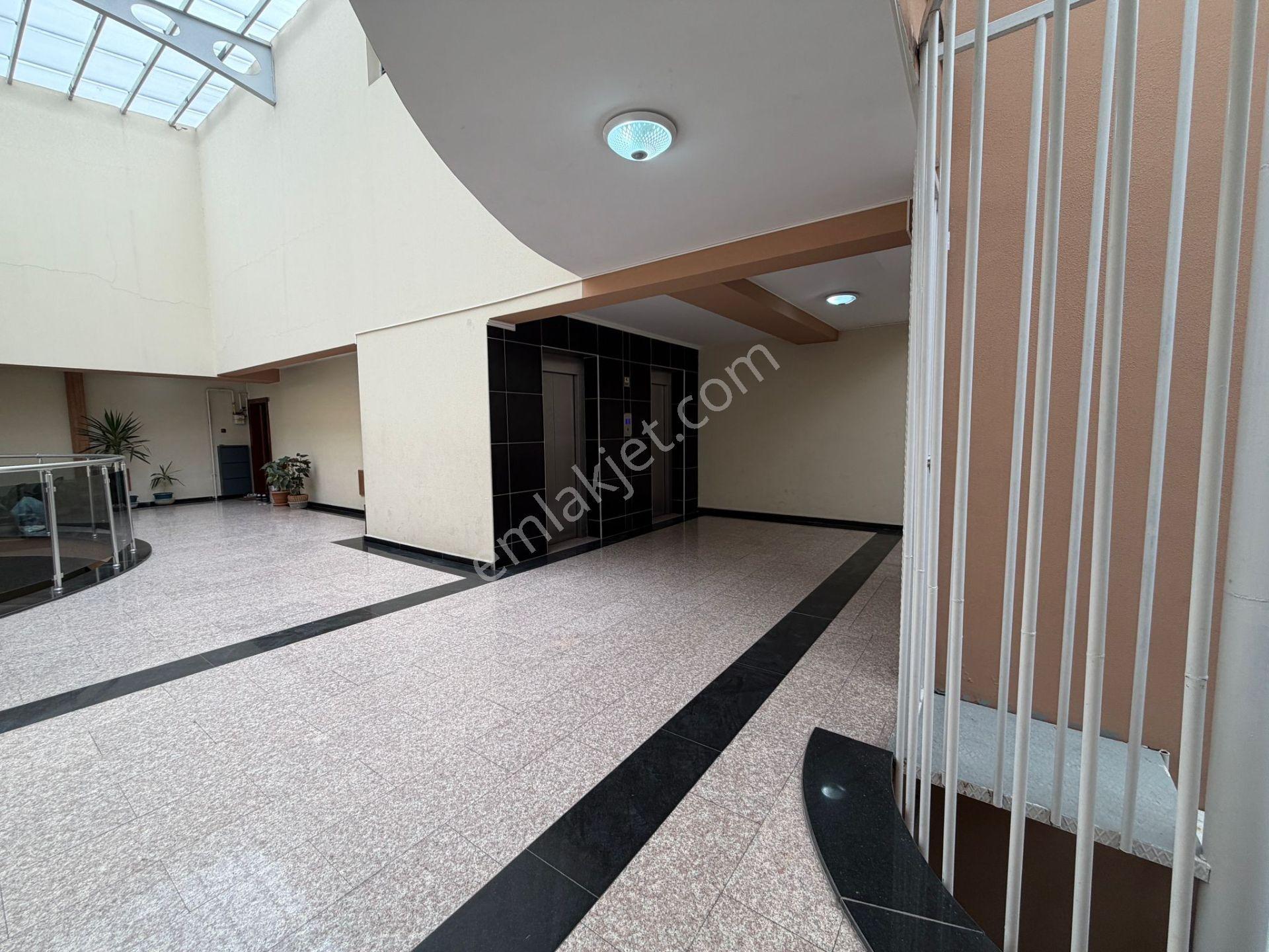 Kasımpaşa Mahallesinde Temiz 7+1 Kiralık Dubleks Daire - Görsel 40