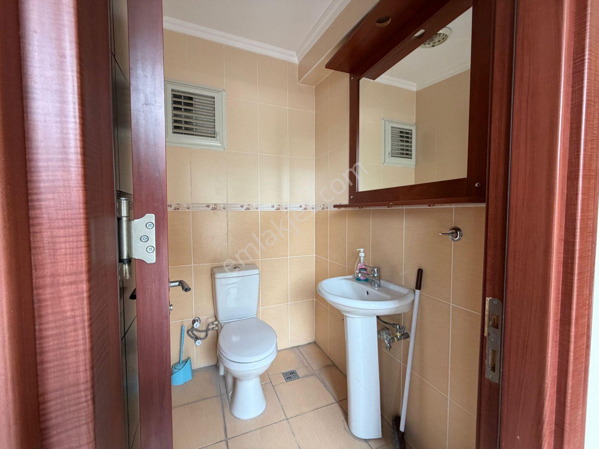 Kasımpaşa Mahallesinde Temiz 7+1 Kiralık Dubleks Daire - Görsel 7