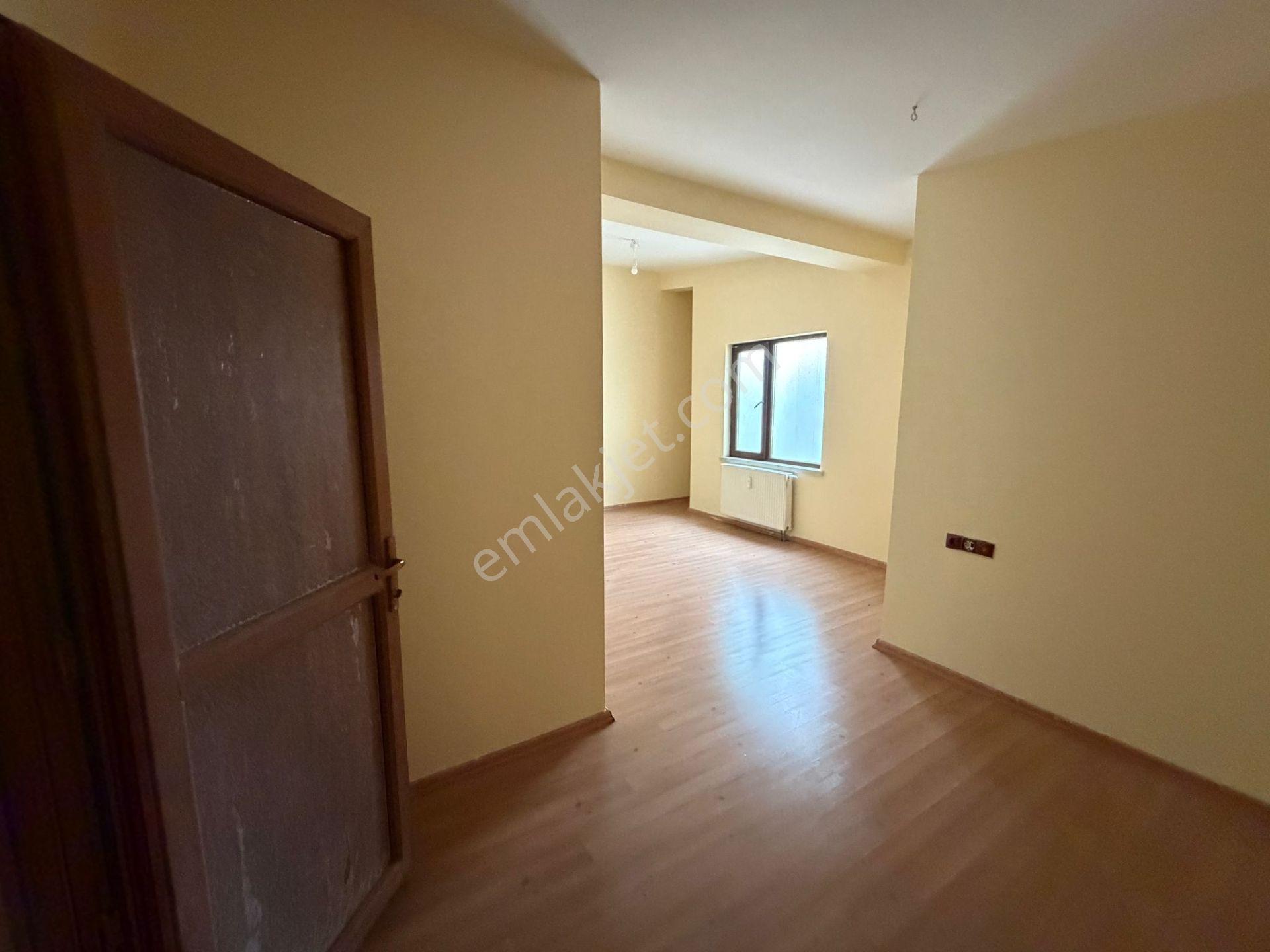 Kasımpaşa Mahallesinde Temiz 7+1 Kiralık Dubleks Daire - Görsel 12