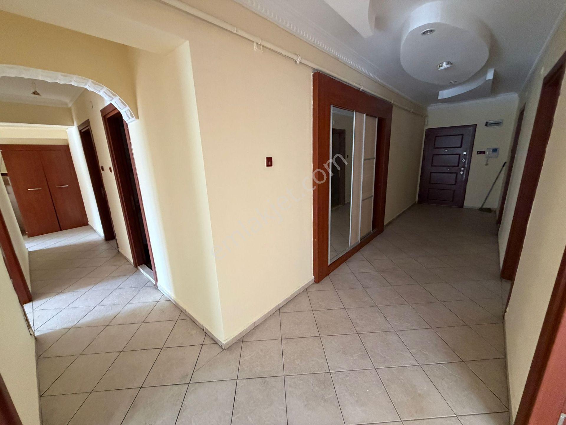 Kasımpaşa Mahallesinde Temiz 7+1 Kiralık Dubleks Daire - Görsel 25