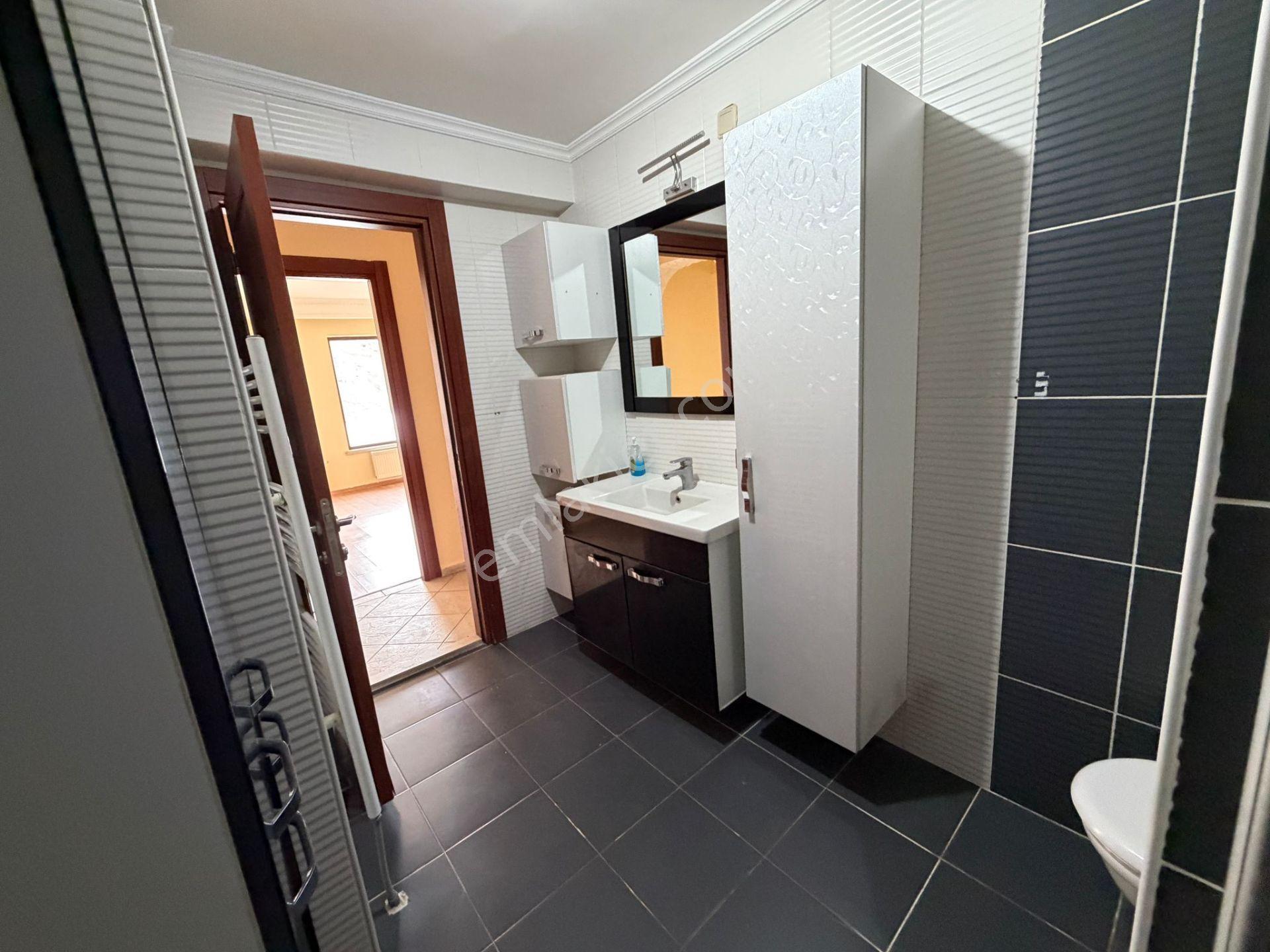 Kasımpaşa Mahallesinde Temiz 7+1 Kiralık Dubleks Daire - Görsel 34