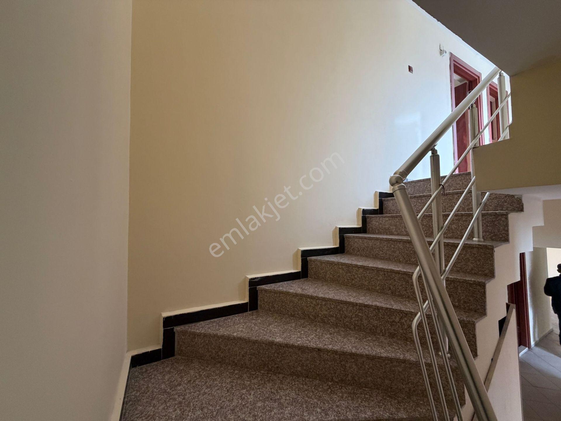 Kasımpaşa Mahallesinde Temiz 7+1 Kiralık Dubleks Daire - Görsel 15