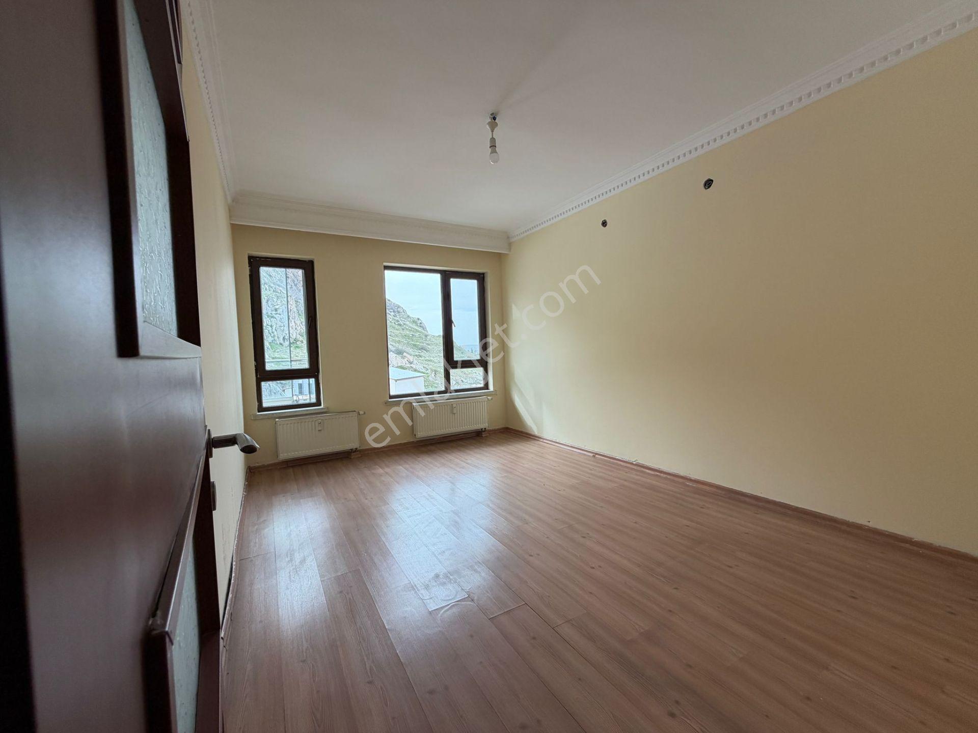 Kasımpaşa Mahallesinde Temiz 7+1 Kiralık Dubleks Daire - Görsel 18