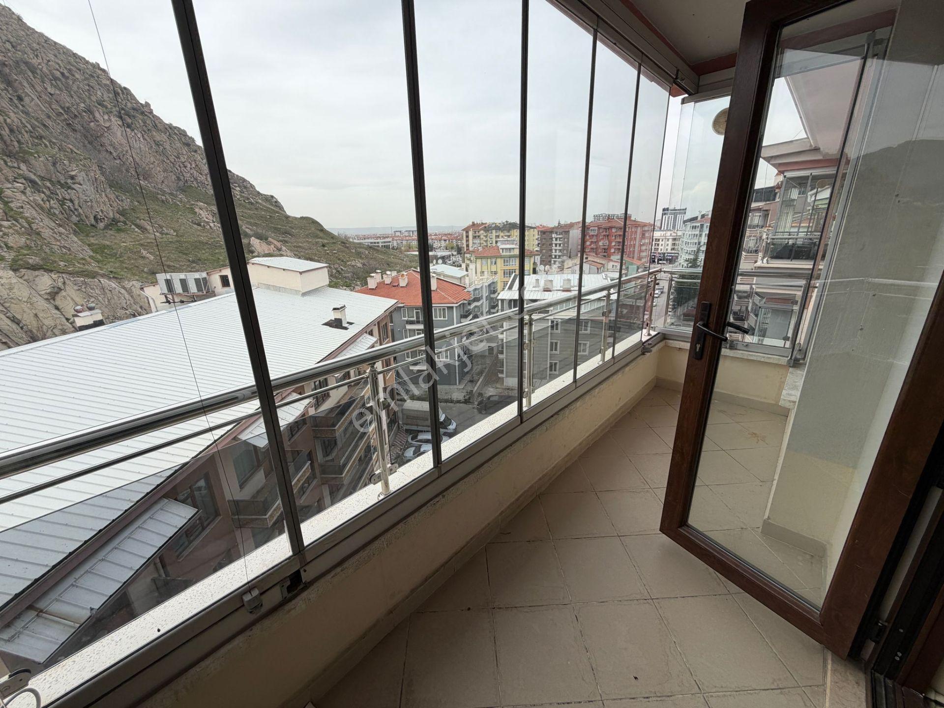Kasımpaşa Mahallesinde Temiz 7+1 Kiralık Dubleks Daire - Görsel 22