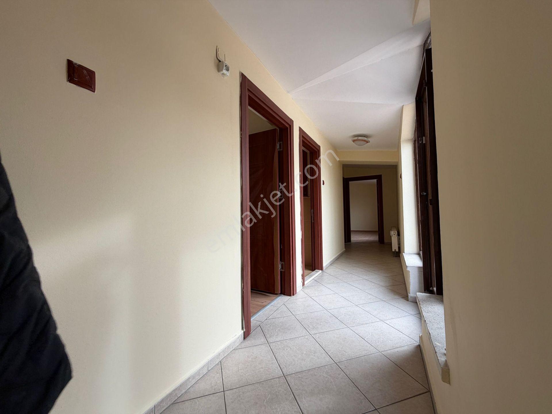 Kasımpaşa Mahallesinde Temiz 7+1 Kiralık Dubleks Daire - Görsel 14