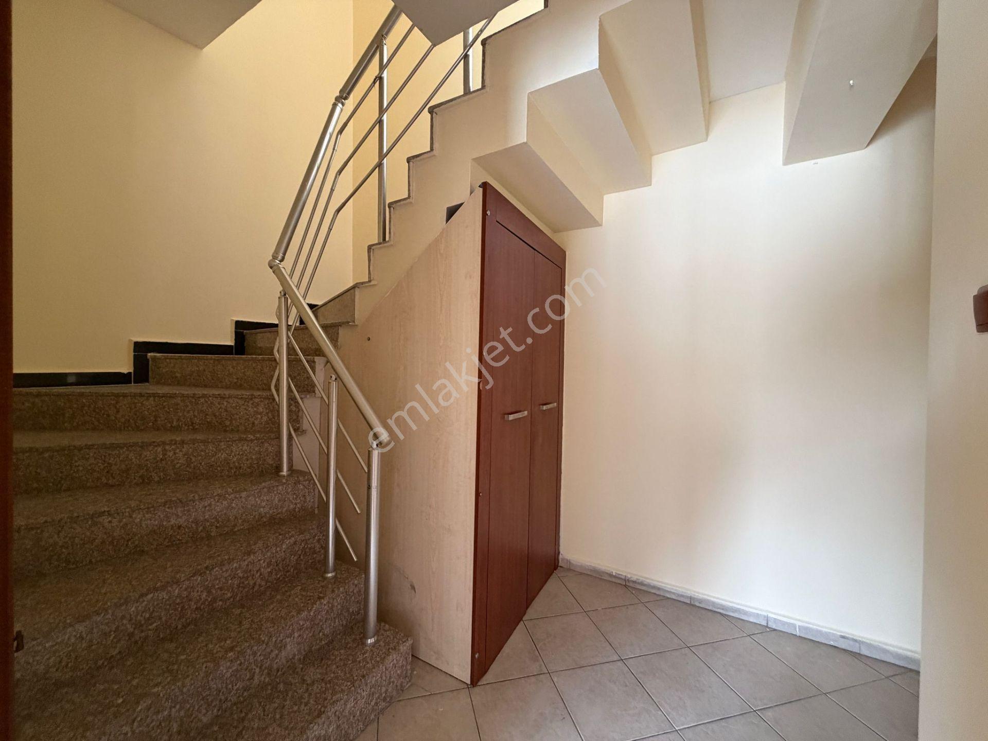 Kasımpaşa Mahallesinde Temiz 7+1 Kiralık Dubleks Daire - Görsel 16