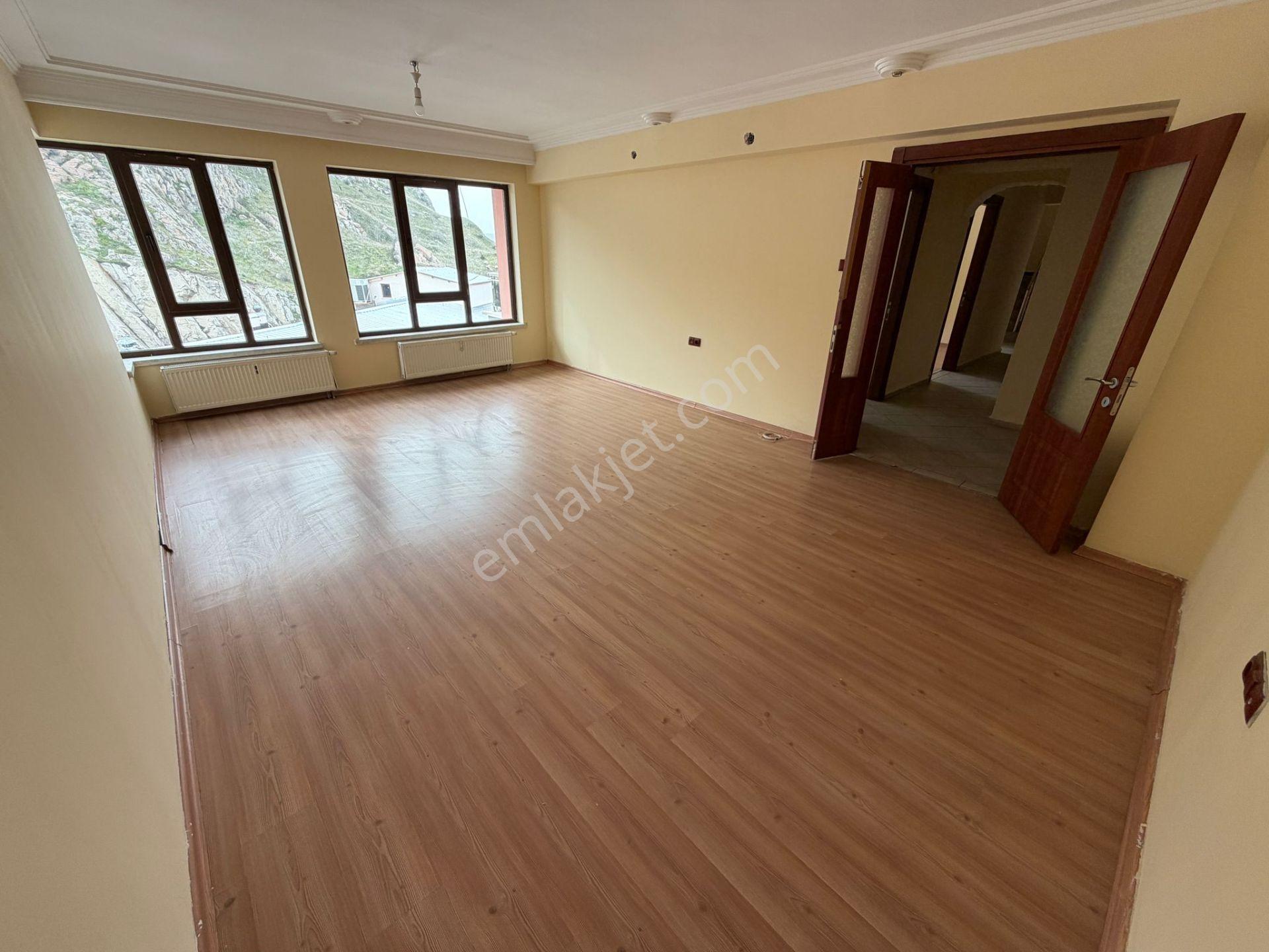 Kasımpaşa Mahallesinde Temiz 7+1 Kiralık Dubleks Daire - Görsel 23