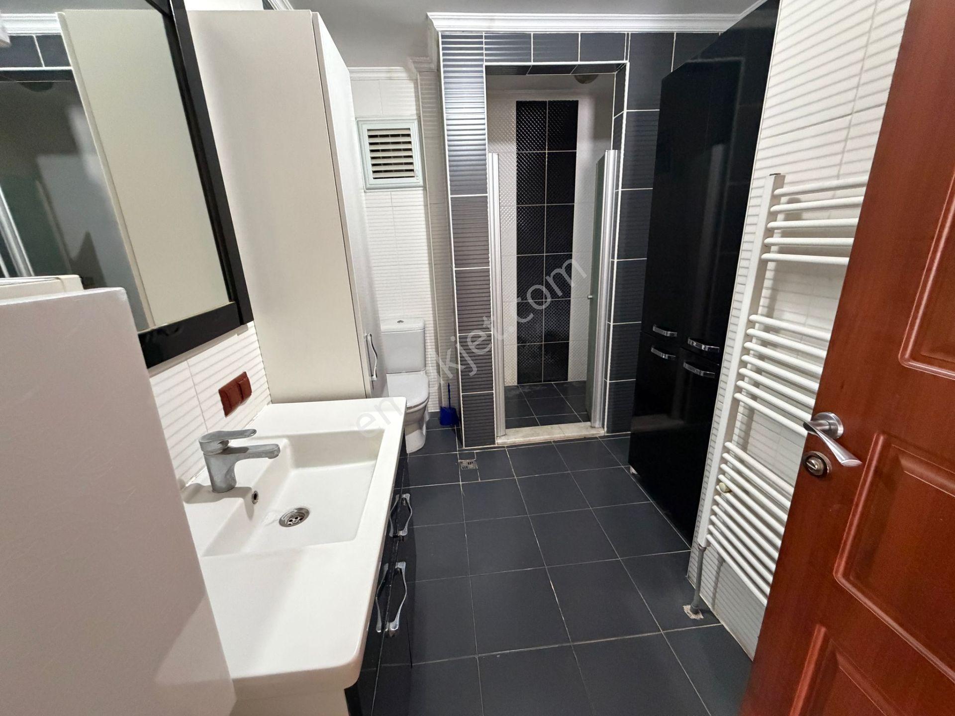 Kasımpaşa Mahallesinde Temiz 7+1 Kiralık Dubleks Daire - Görsel 33