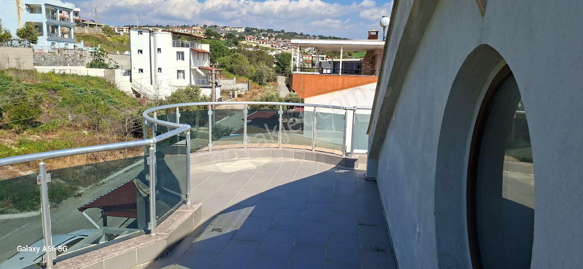 Sahil Sitelerinde 4 Katlı Özel Havuzlu Otoparklı Harıka Konumda Malikhane!! - Görsel 8
