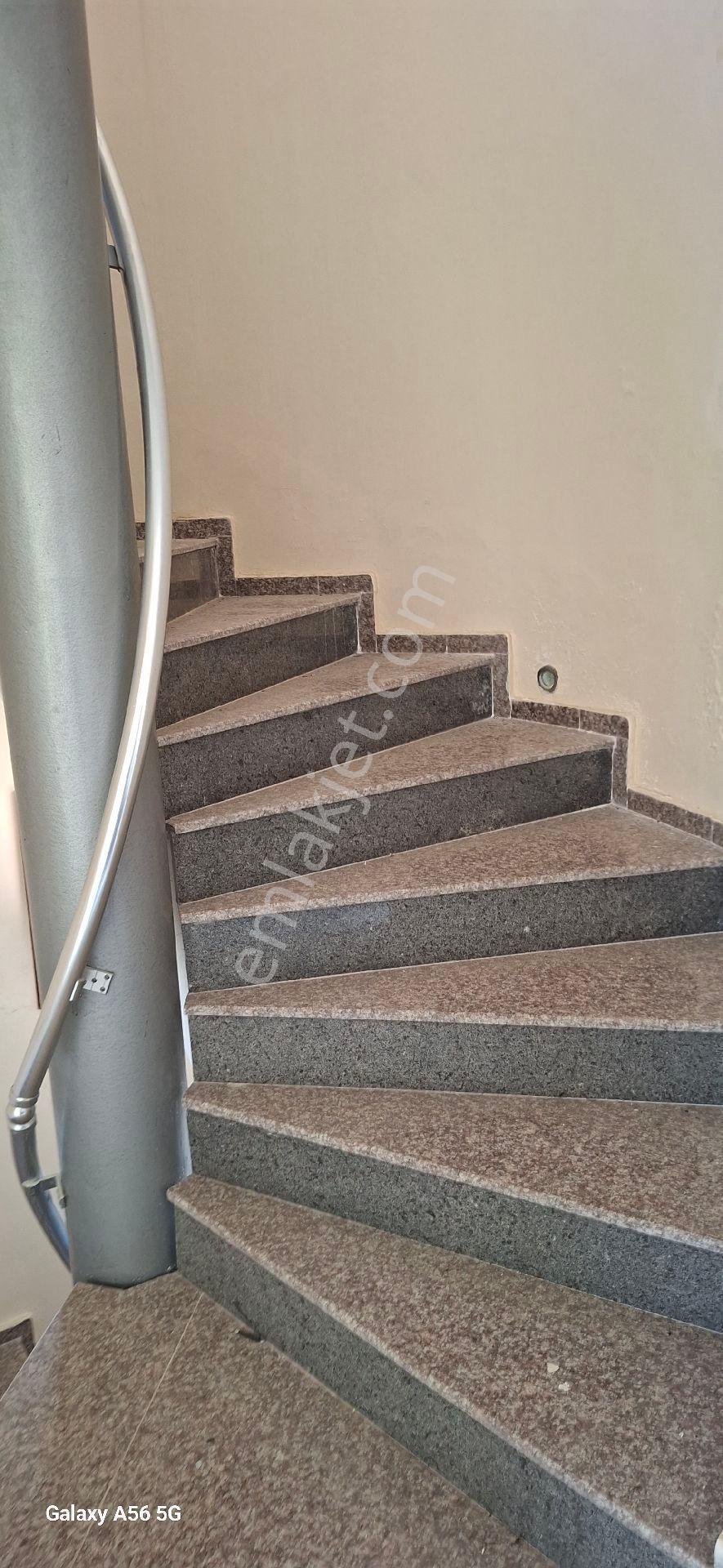 Sahil Sitelerinde 4 Katlı Özel Havuzlu Otoparklı Harıka Konumda Malikhane!! - Görsel 15