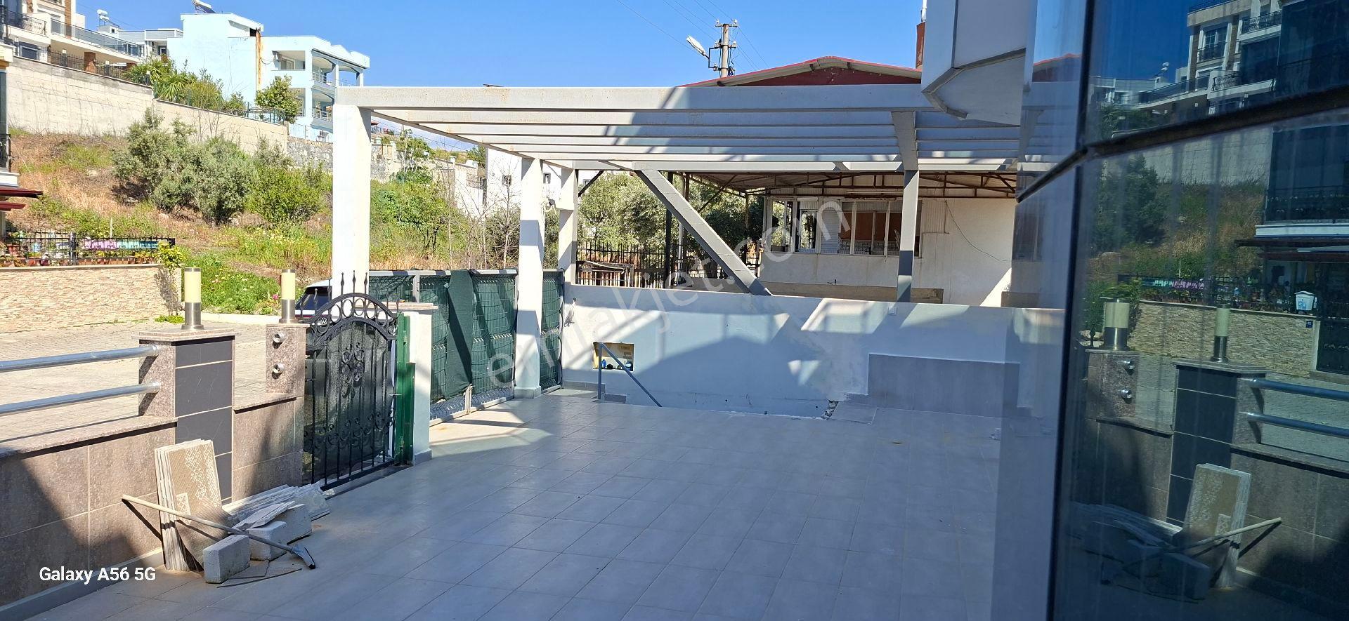 Sahil Sitelerinde 4 Katlı Özel Havuzlu Otoparklı Harıka Konumda Malikhane!! - Görsel 33