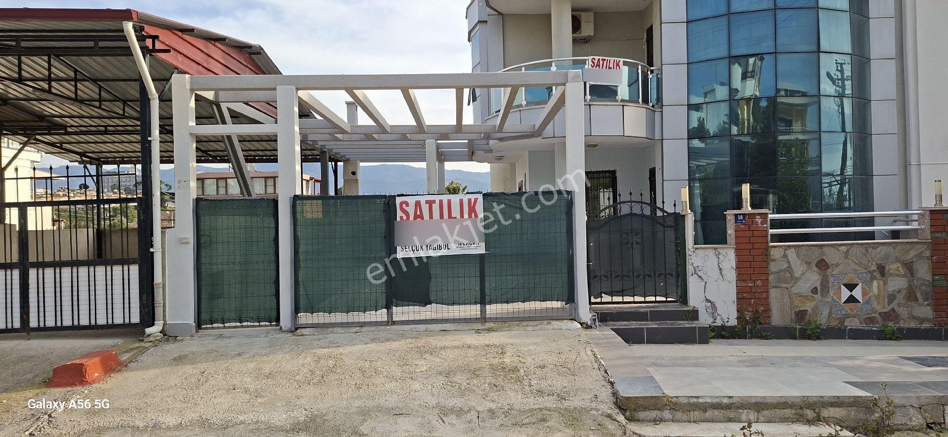 Sahil Sitelerinde 4 Katlı Özel Havuzlu Otoparklı Harıka Konumda Malikhane!! - Görsel 3