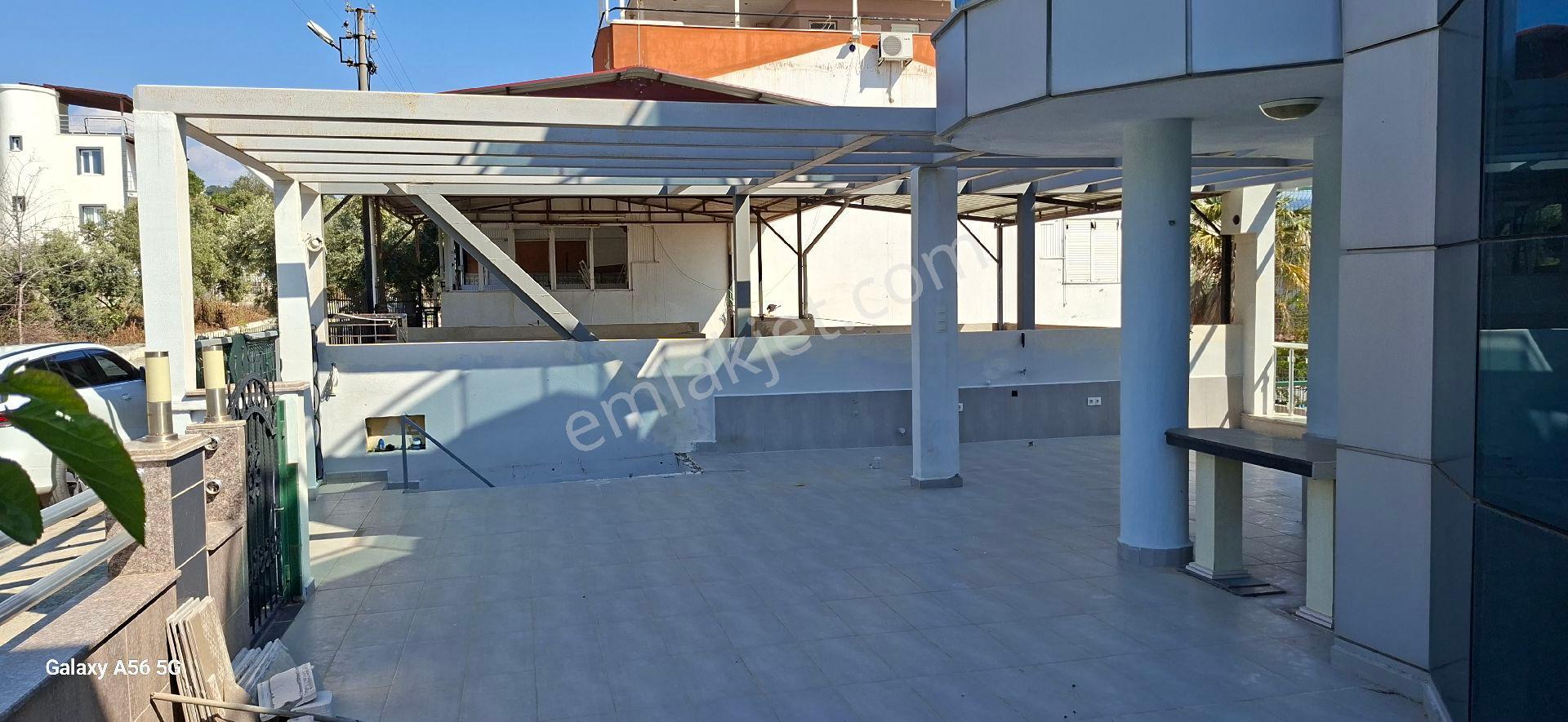 Sahil Sitelerinde 4 Katlı Özel Havuzlu Otoparklı Harıka Konumda Malikhane!! - Görsel 34