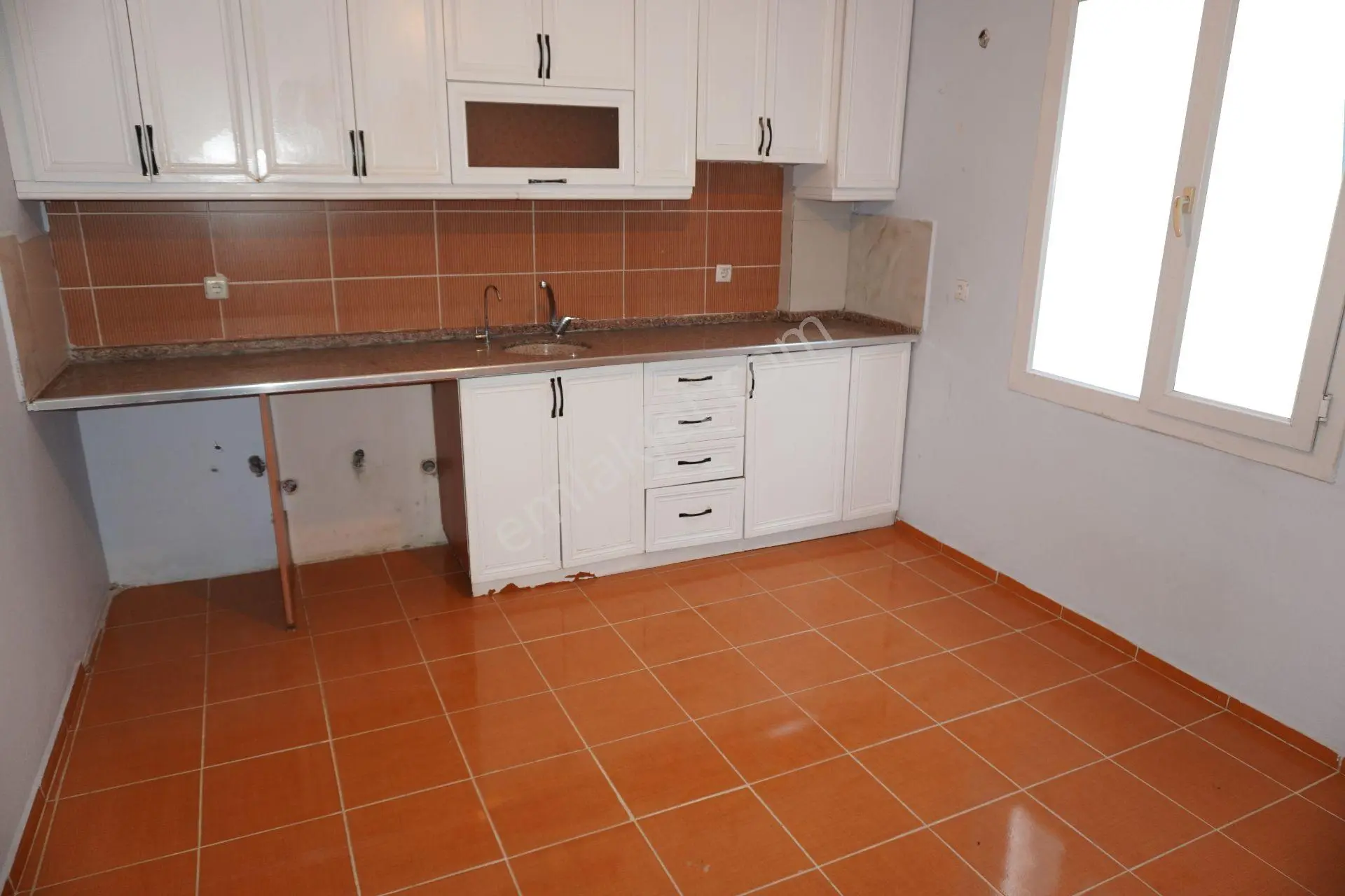 Menemen Asarlıkda Kiralık Geniş2+1 Bakımlı Balkonlu Çiğliserkan - Görsel 2