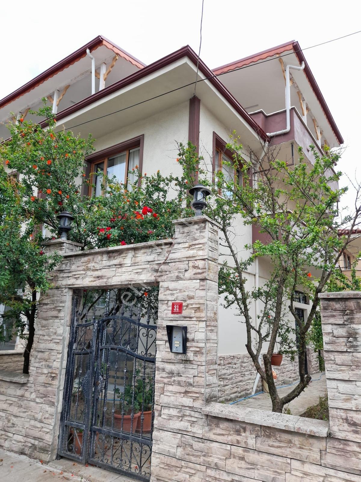 Sakarya Merkez De 290m2 Arsa İçerisinde 2 Ev 2 Dükkan - Görsel 18