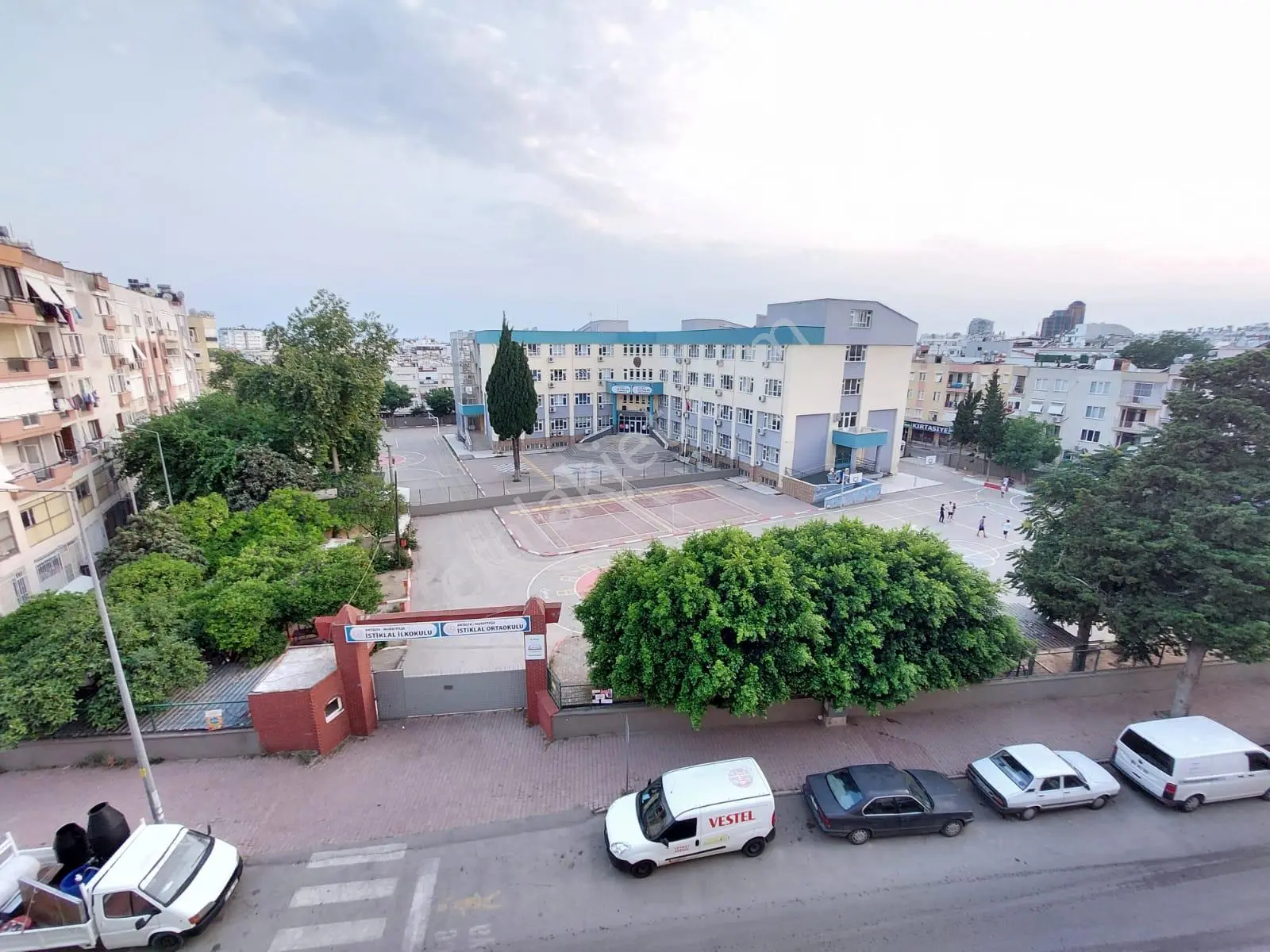 Zerdalilikte Önü Kapanmaz Geniş Arakat 2+1 - Görsel 2