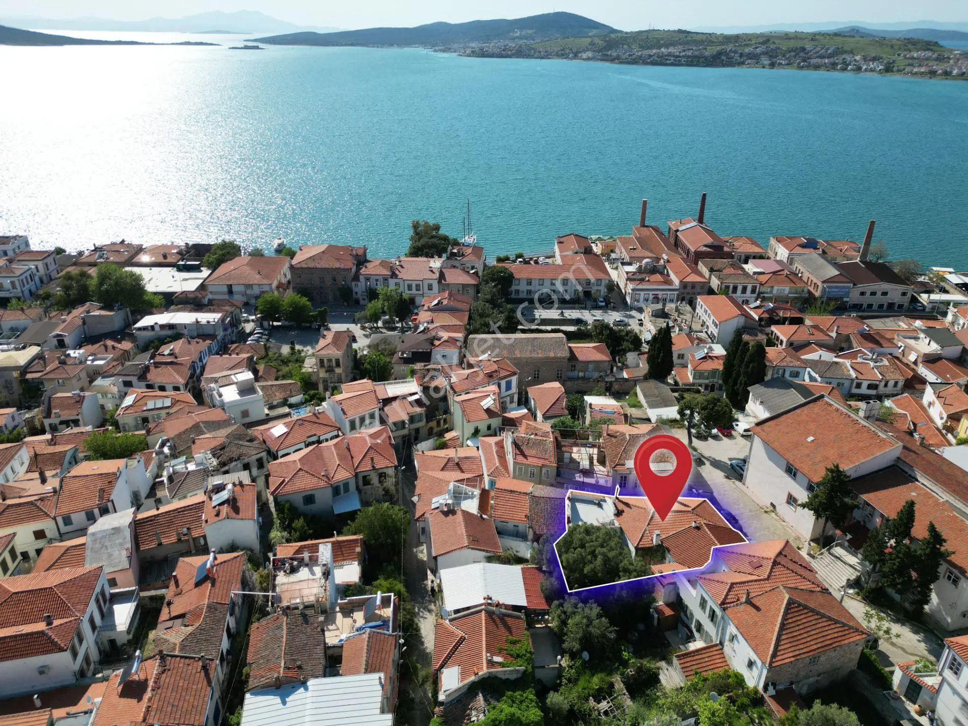 Ayvalık’ta Satılık Ticari Kullanıma Uygun 3 Adet Bahçeli Taş Ev