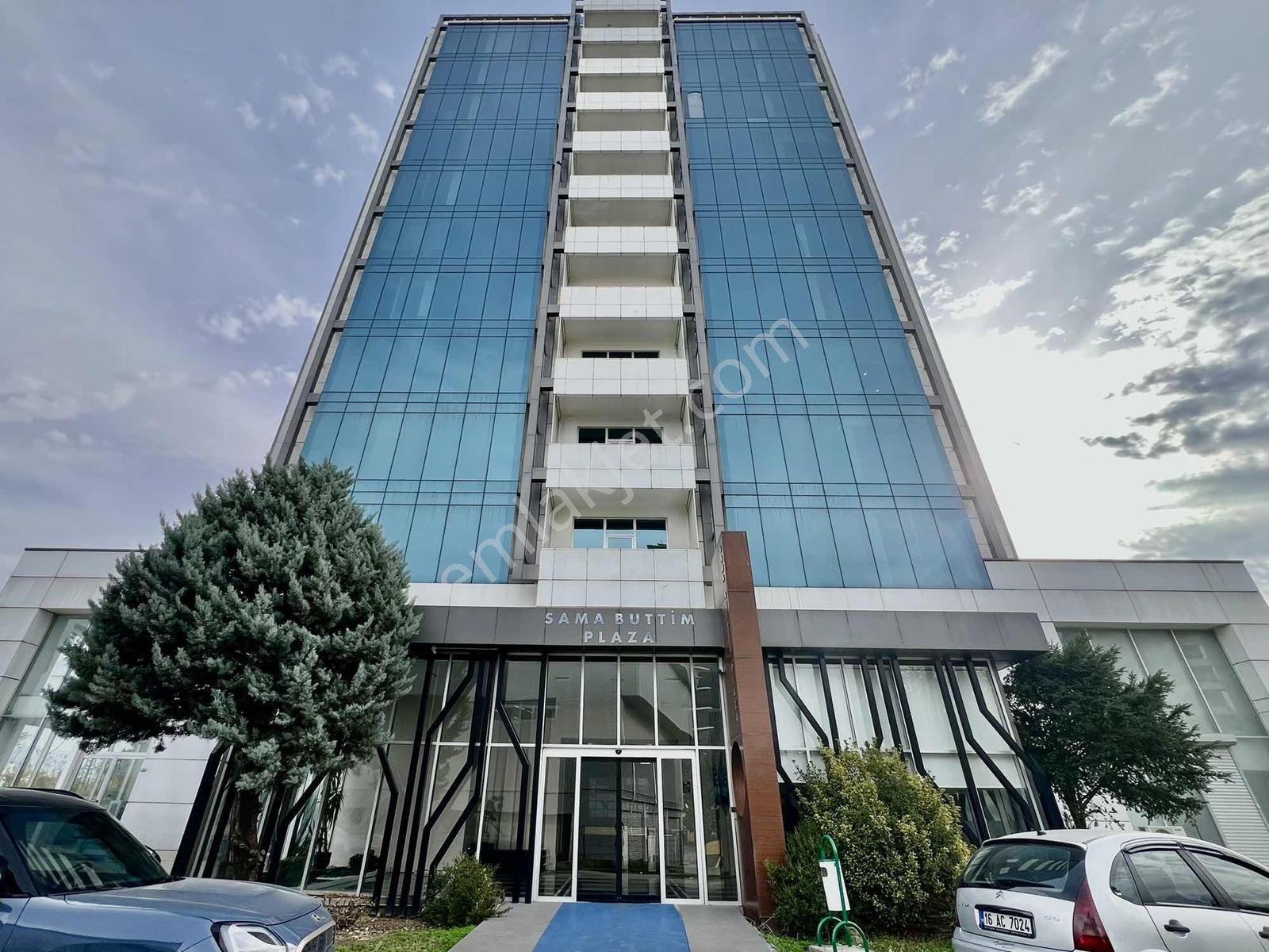 Buttim'e Komşu Sama Plaza'da Teraslı Ofis