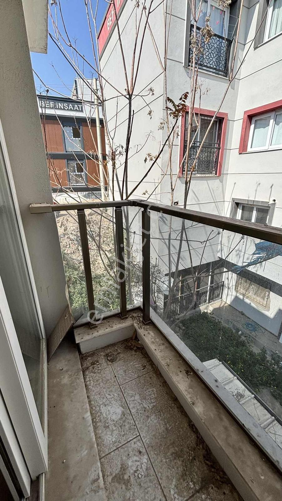 Bornova Da Yatırım Ve Oturuma Uygun Geniş 1+1 Daire - Görsel 12