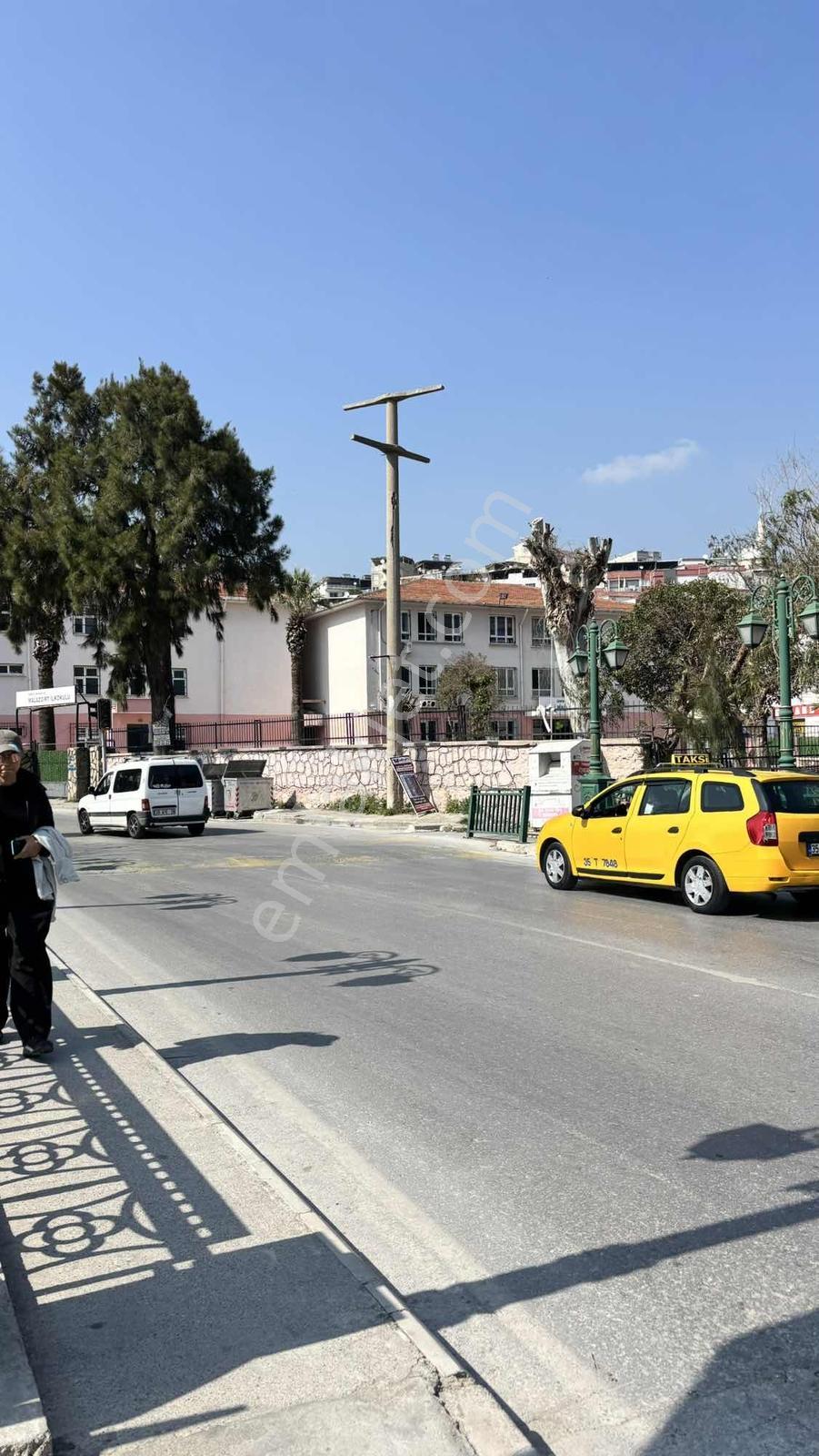 Bornova Da Yatırım Ve Oturuma Uygun Geniş 1+1 Daire - Görsel 32