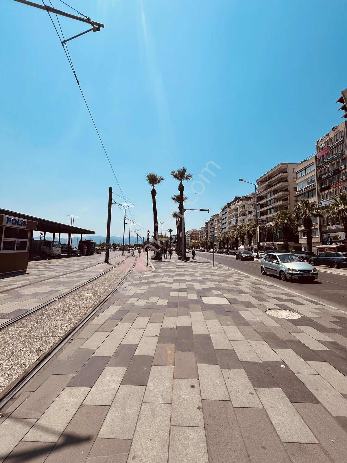 Karşıyaka'nın Kalbınde,iş Bankası Sokağı'nda 40m2 Ofis /daire - Görsel 18