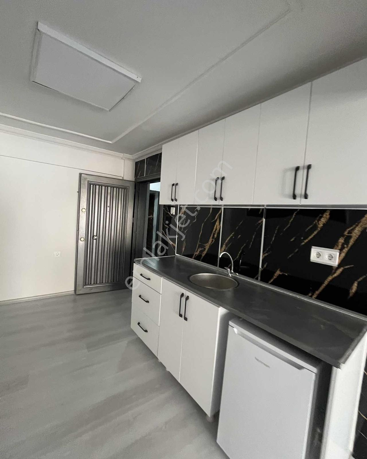 Karşıyaka'nın Kalbınde,iş Bankası Sokağı'nda 40m2 Ofis /daire - Görsel 14