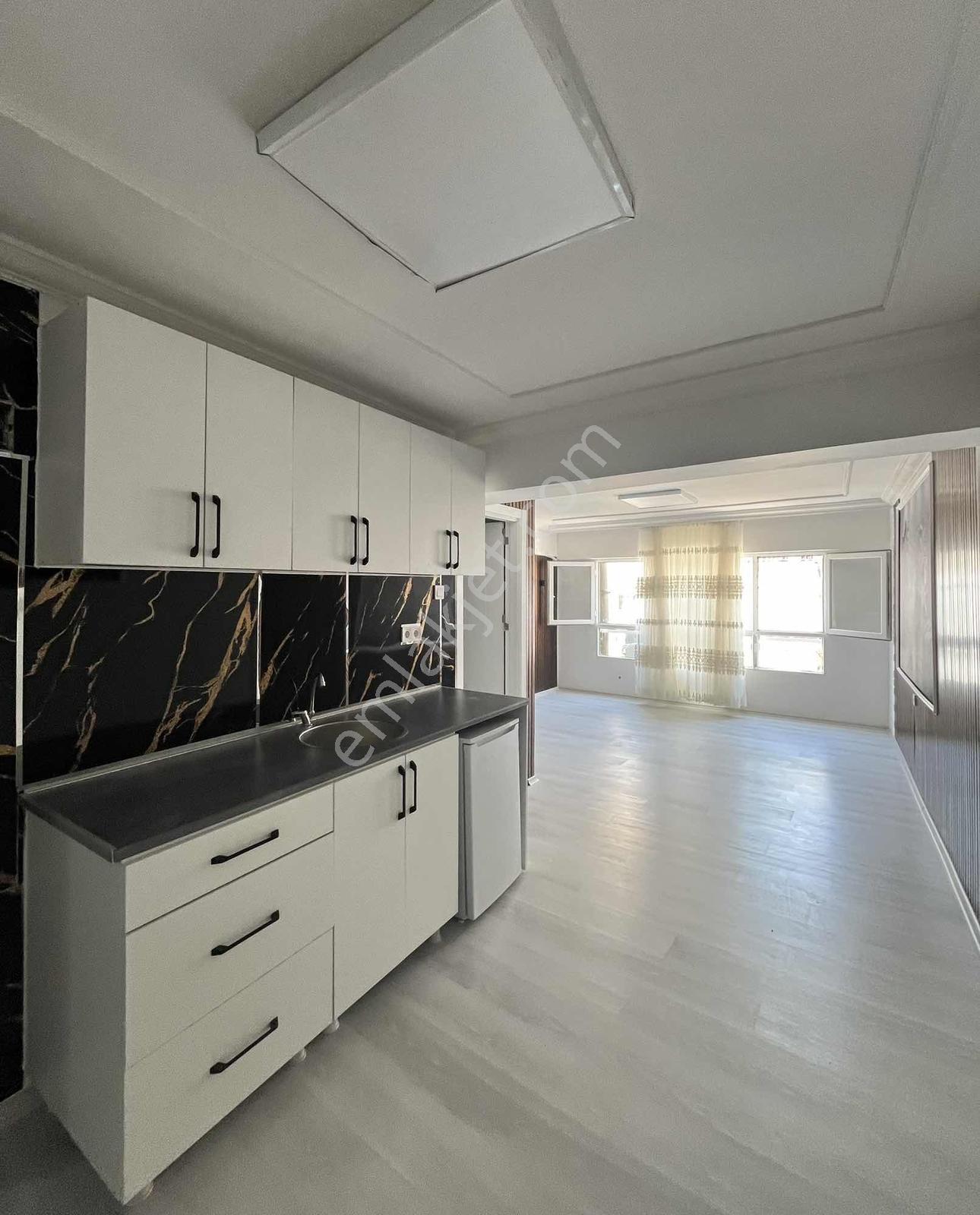 Karşıyaka'nın Kalbınde,iş Bankası Sokağı'nda 40m2 Ofis /daire - Görsel 15
