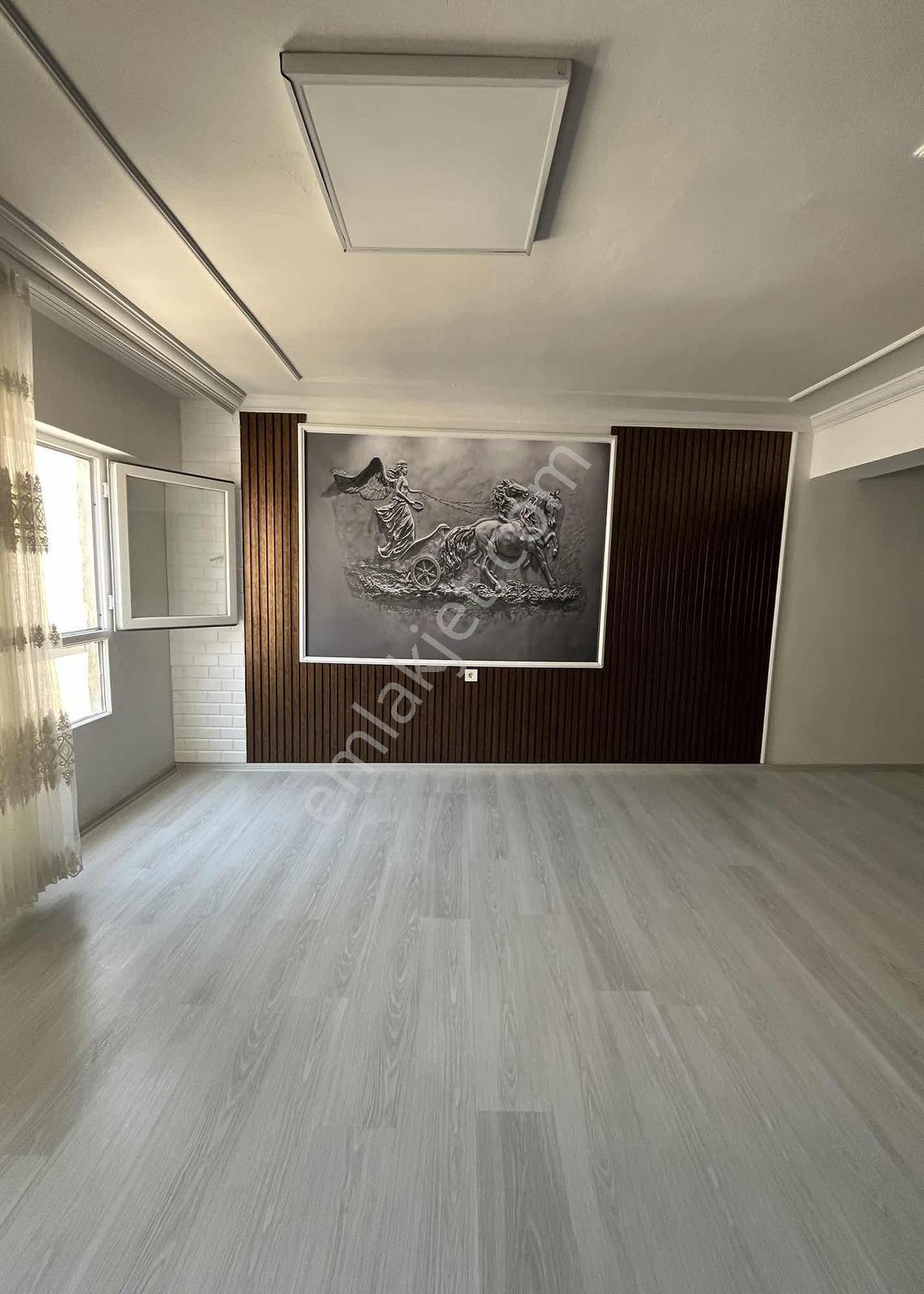 Karşıyaka'nın Kalbınde,iş Bankası Sokağı'nda 40m2 Ofis /daire - Görsel 3
