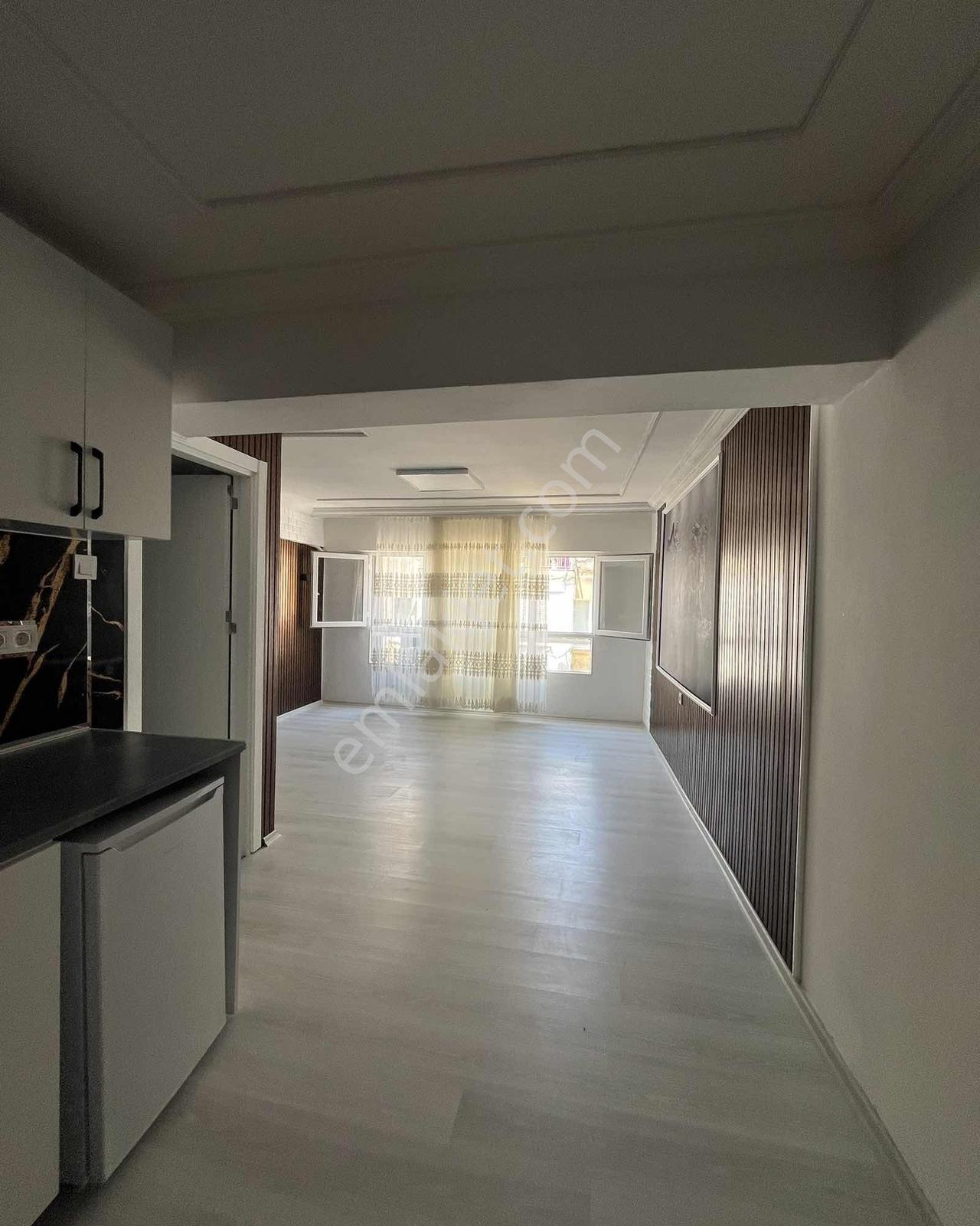 Karşıyaka'nın Kalbınde,iş Bankası Sokağı'nda 40m2 Ofis /daire - Görsel 4
