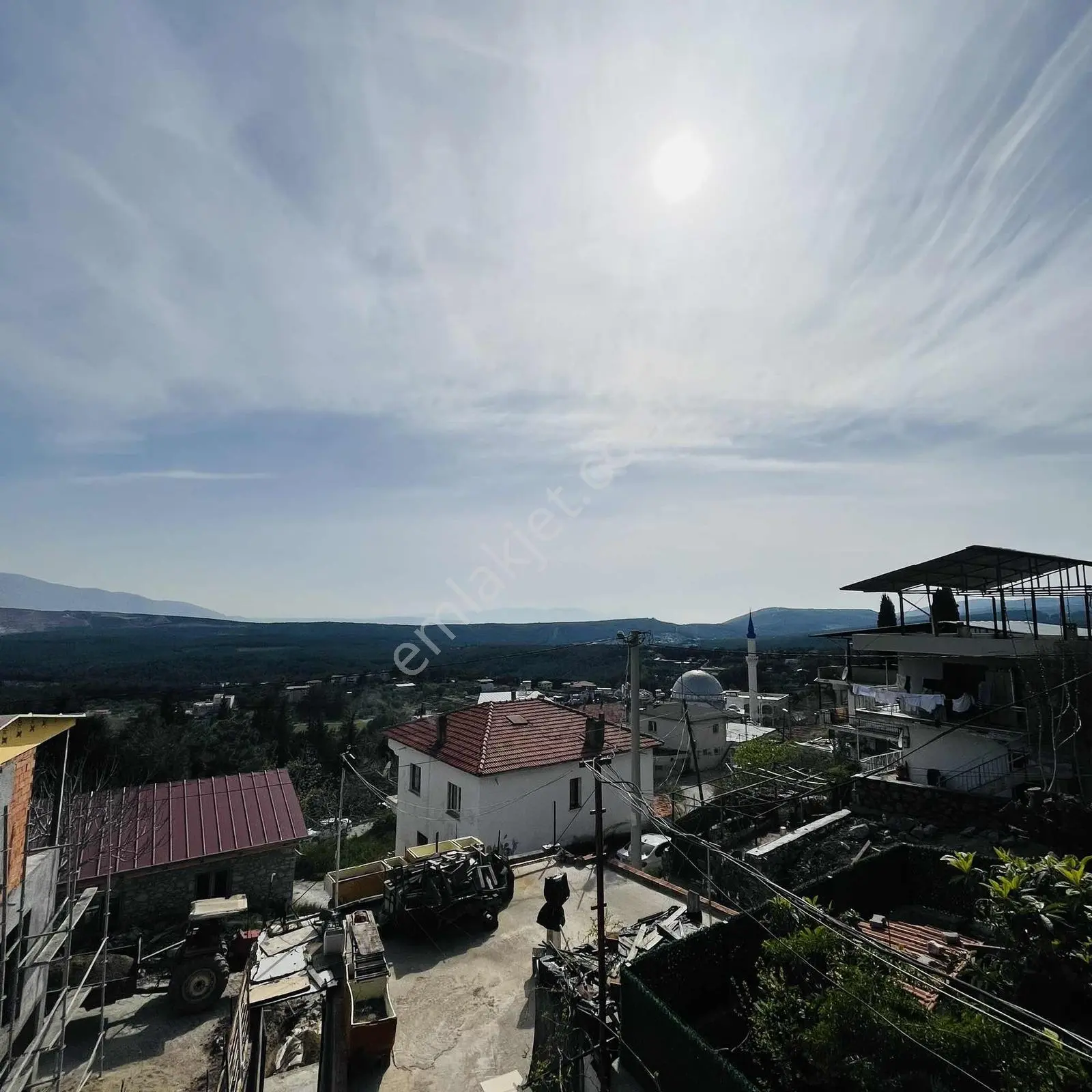 Bornova Yakaköy'de Sessiz, Doğa Manzaralı Boyalı Temız 3+1 Daıre