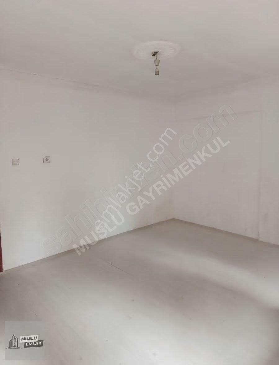 Pazartesi Pazarı Yani 2+1 Satılık Daire - Görsel 7