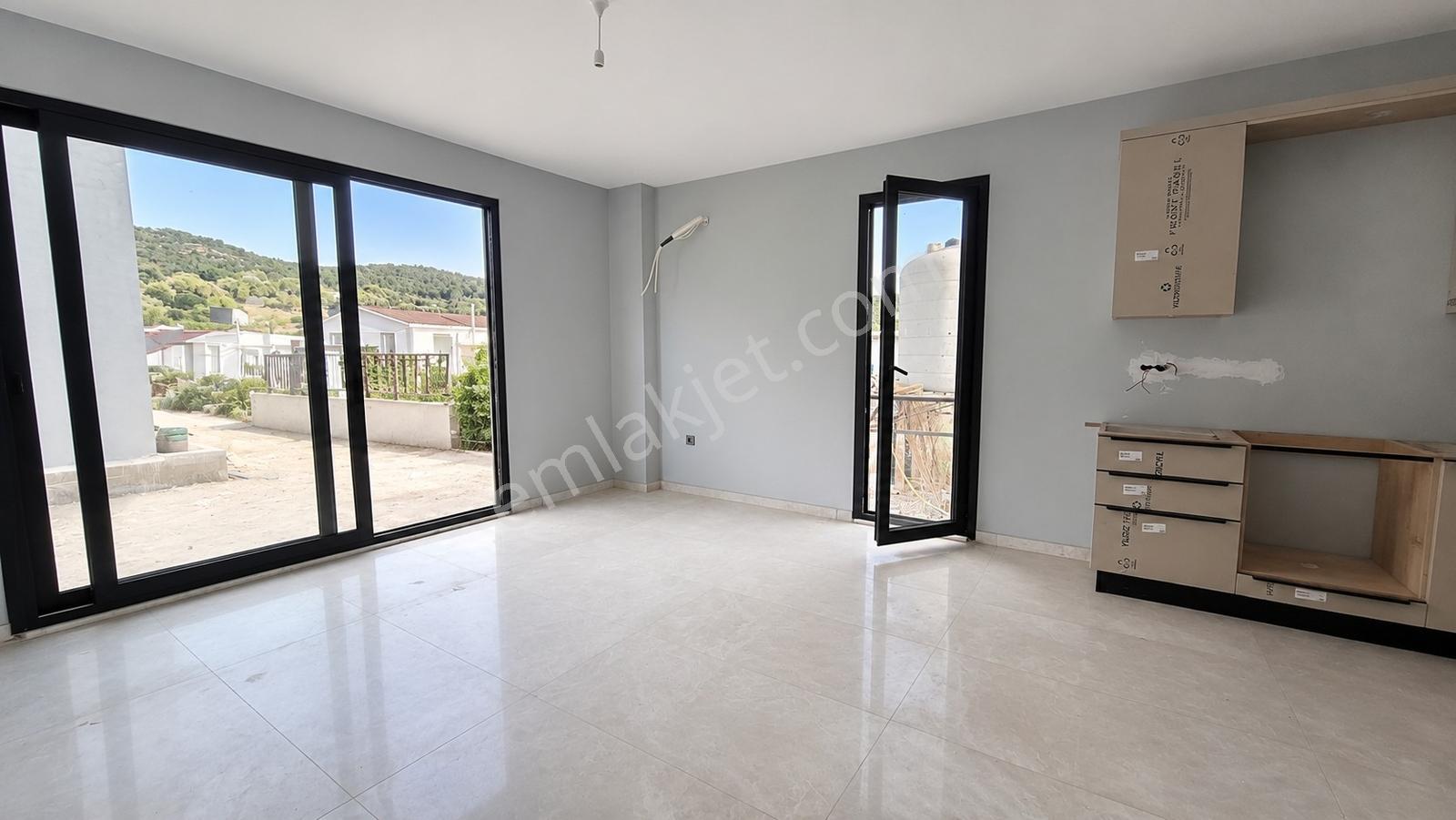 Bodrum Yalıçiftlikte Ana Yola 50 Mt 2+1 Alt Ve Üst Kat Daireler