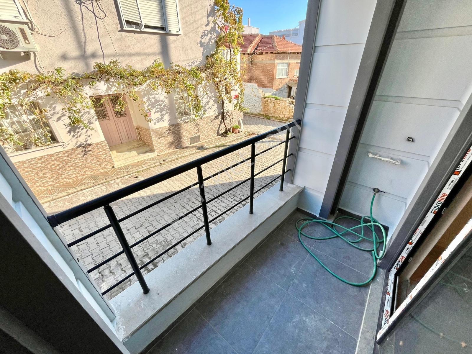 Gümüş'den Zeytinli'de Ön Cephe Kapalı Otoparklı Sıfır 1+1 Daire - Görsel 26