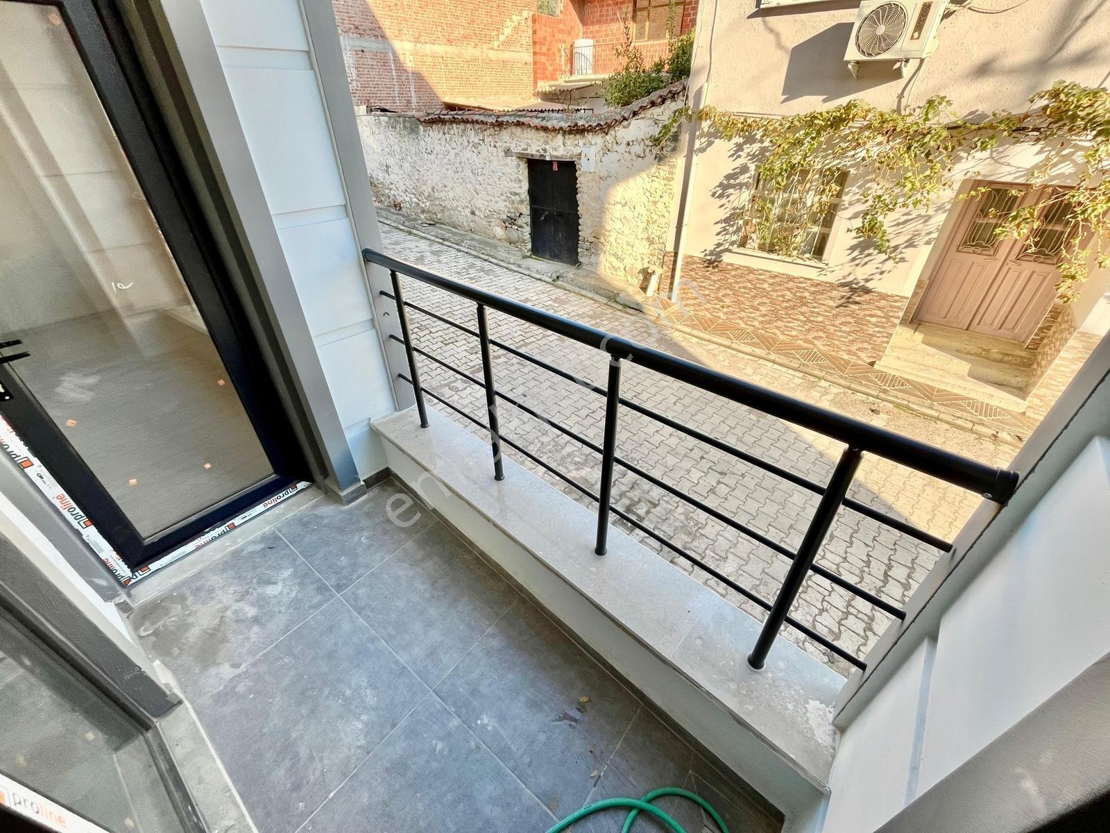 Gümüş'den Zeytinli'de Ön Cephe Kapalı Otoparklı Sıfır 1+1 Daire - Görsel 34