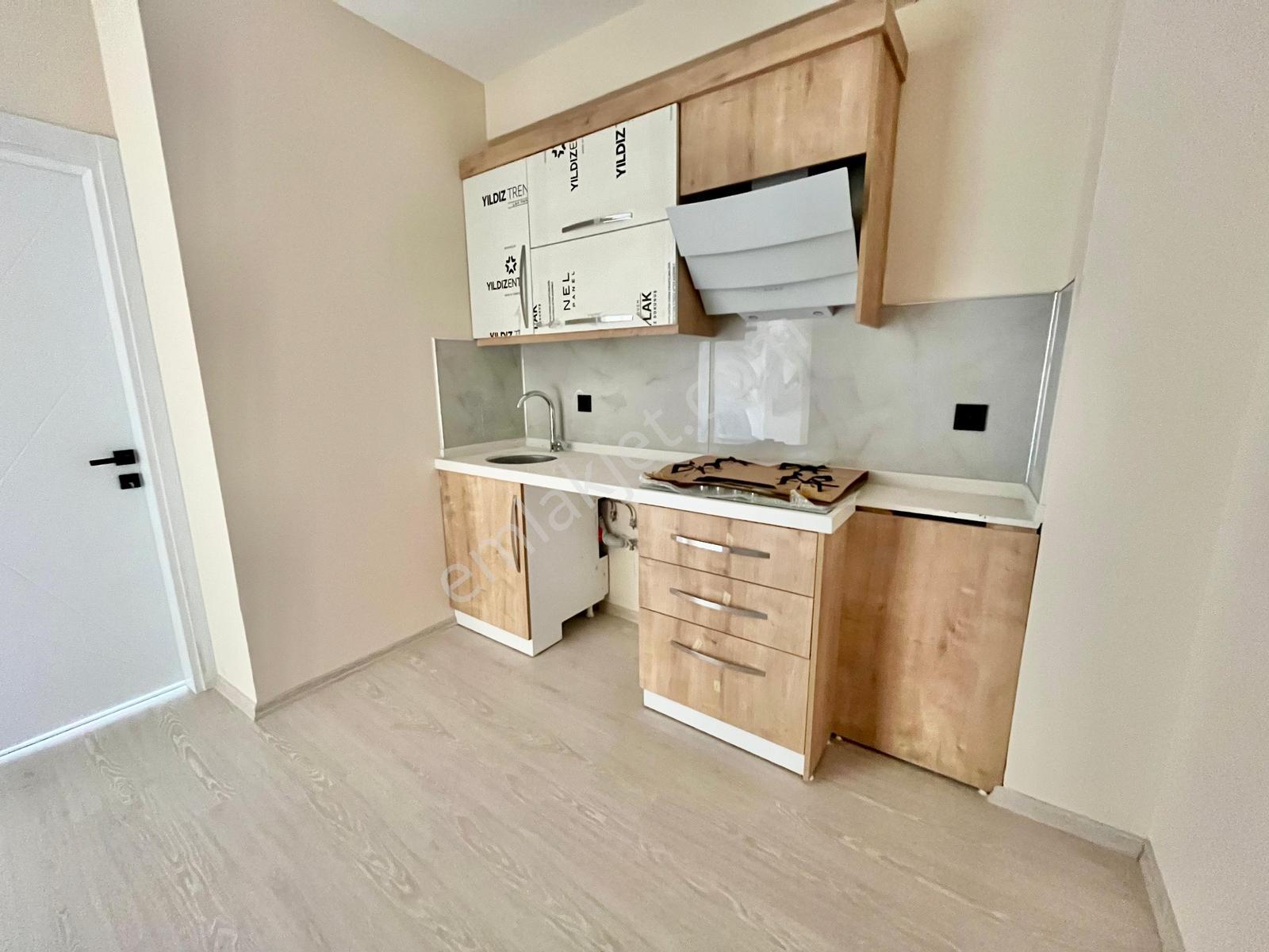 Gümüş'den Zeytinli'de Ön Cephe Kapalı Otoparklı Sıfır 1+1 Daire - Görsel 17