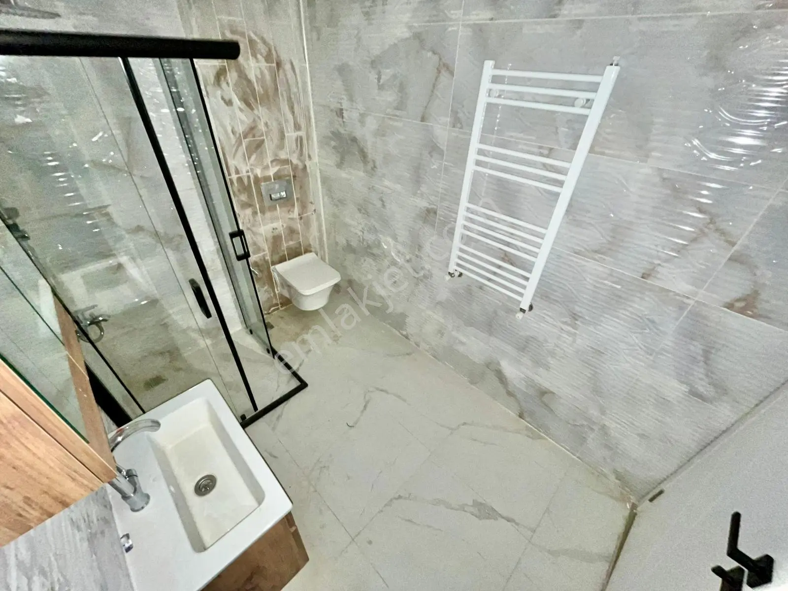 Gümüş'den Zeytinli'de Ön Cephe Kapalı Otoparklı Sıfır 1+1 Daire - Görsel 33